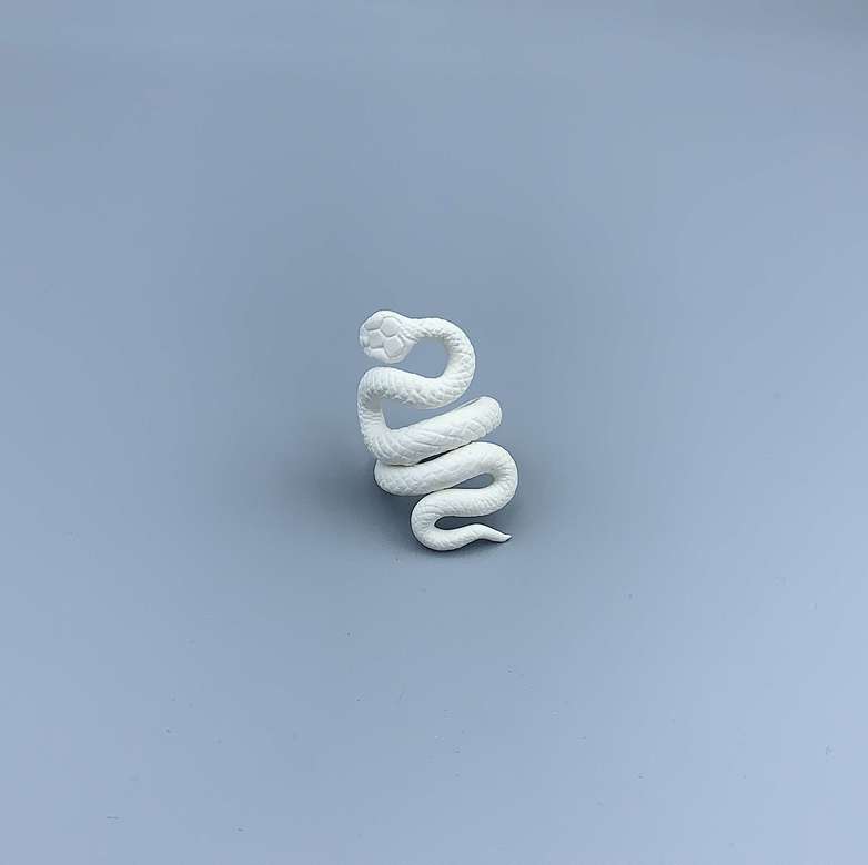 кольцо белая змея №2