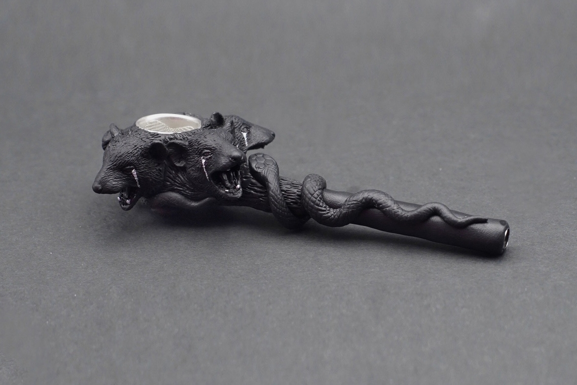 трубка с тасманскими дьяволами и змеями