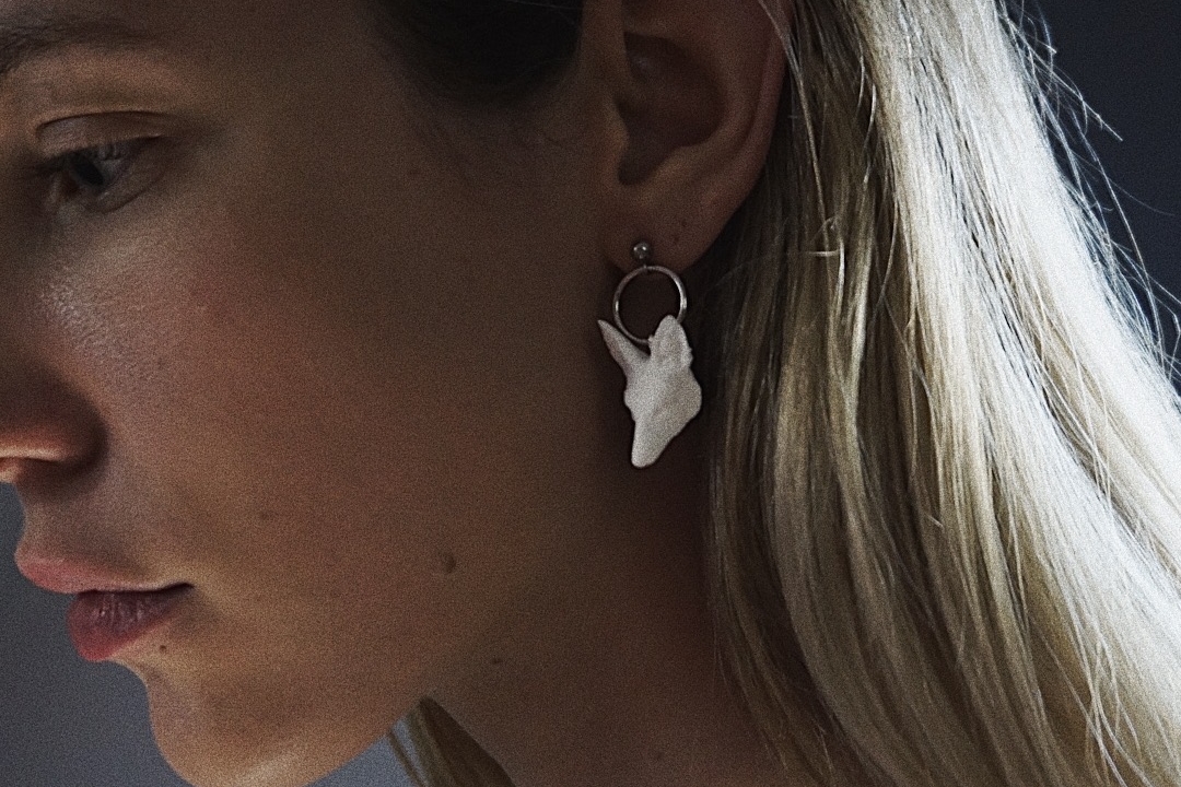 серьги белые лисы