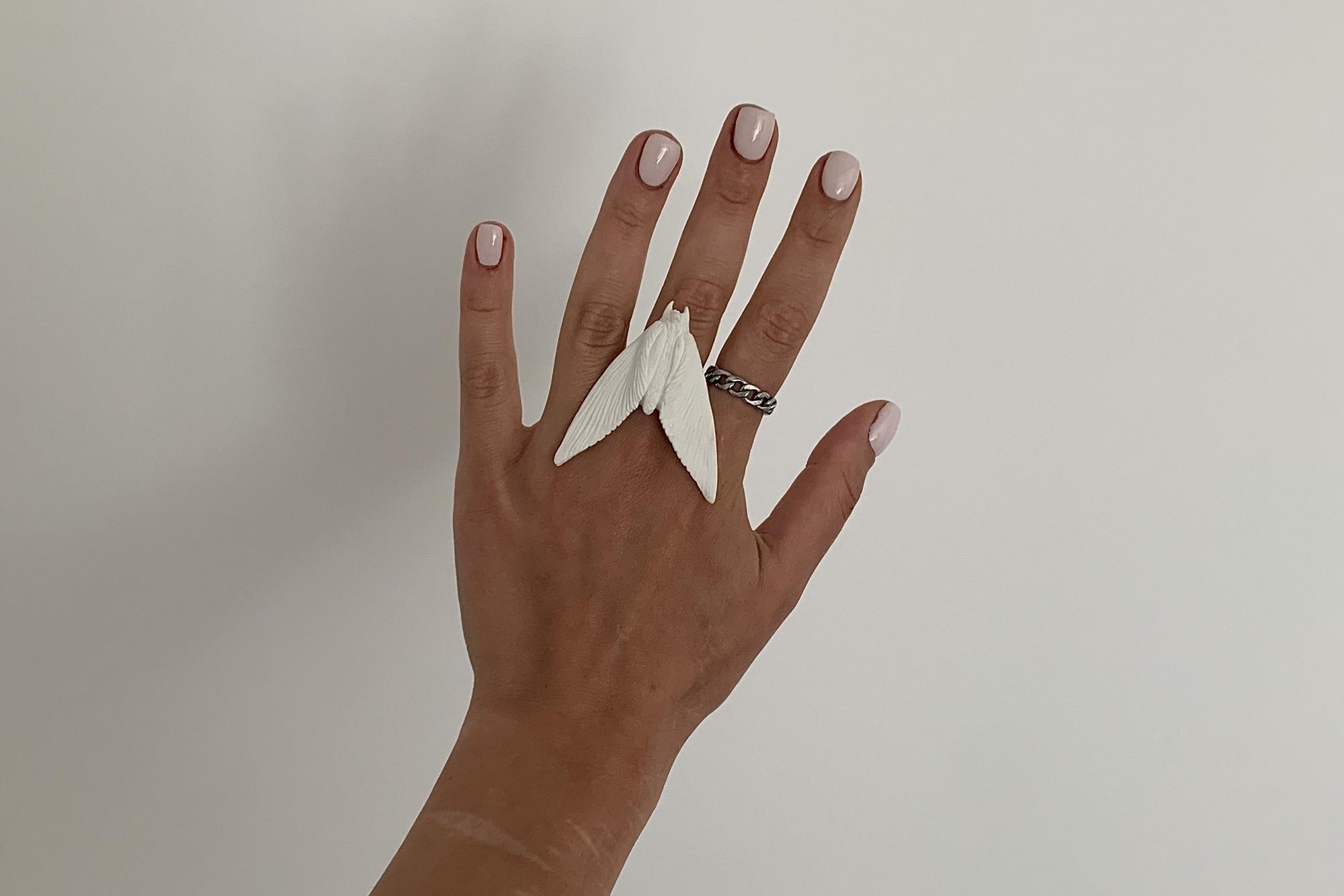 кольцо большой белый мотылек