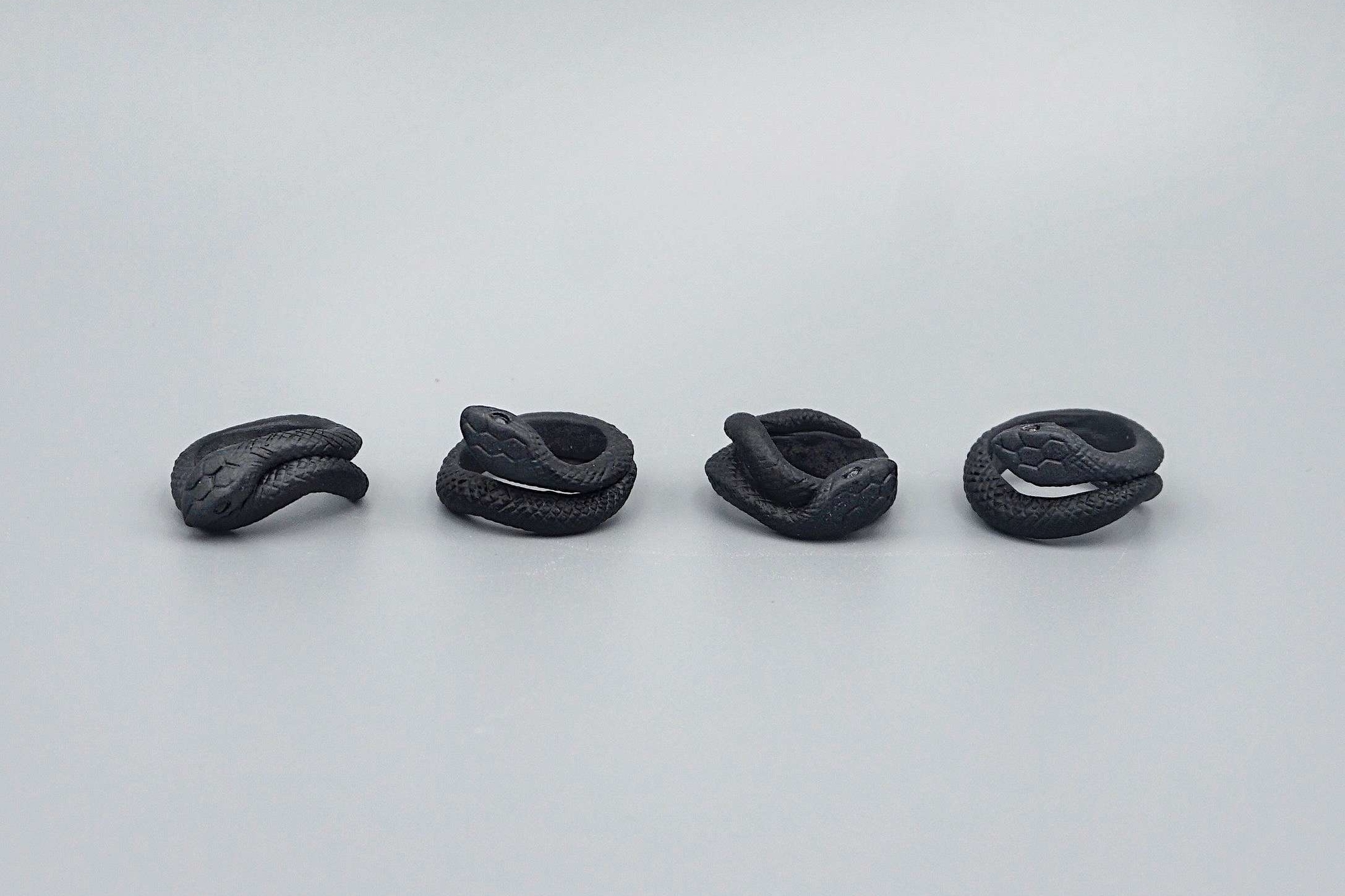 кольцо со змеей малое