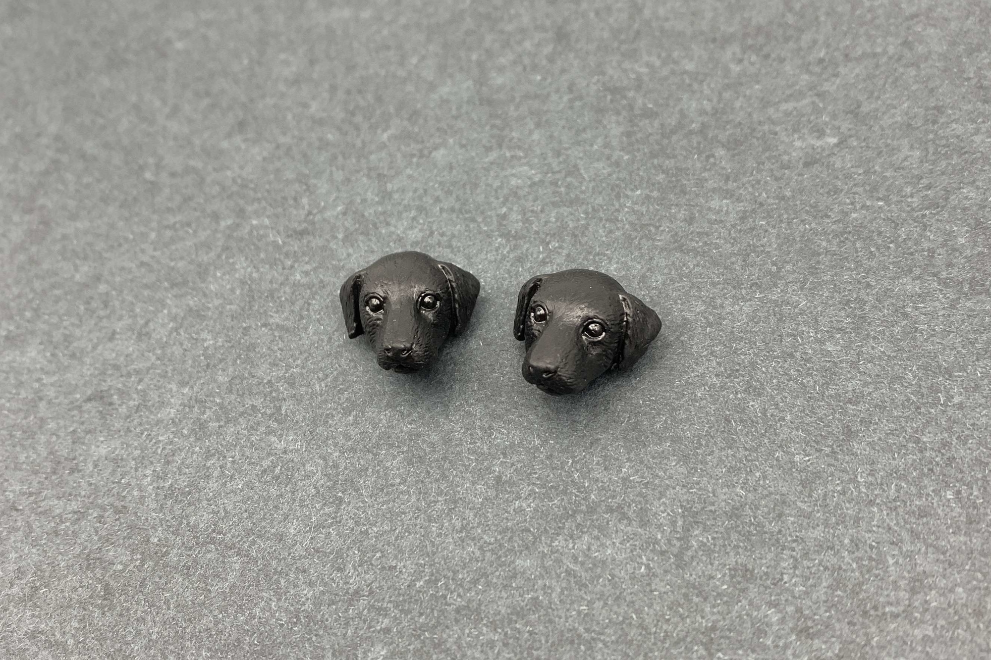 серьги черные лабрадоры