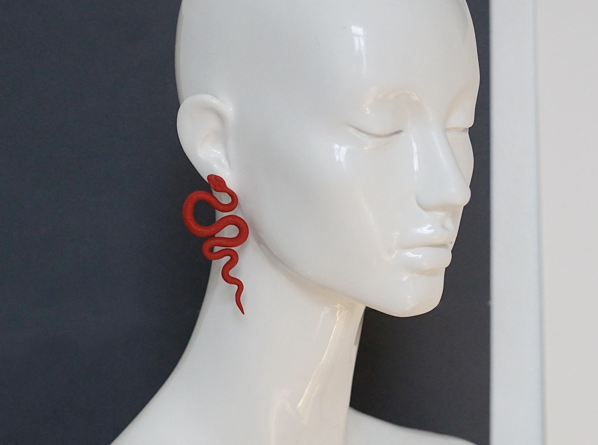 серьги красные змеи