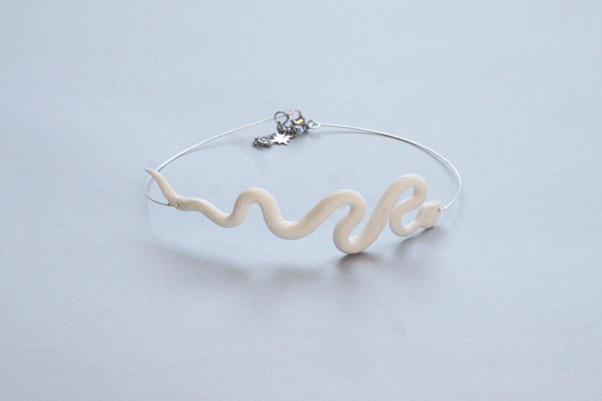 коллар со змеей №2 белый