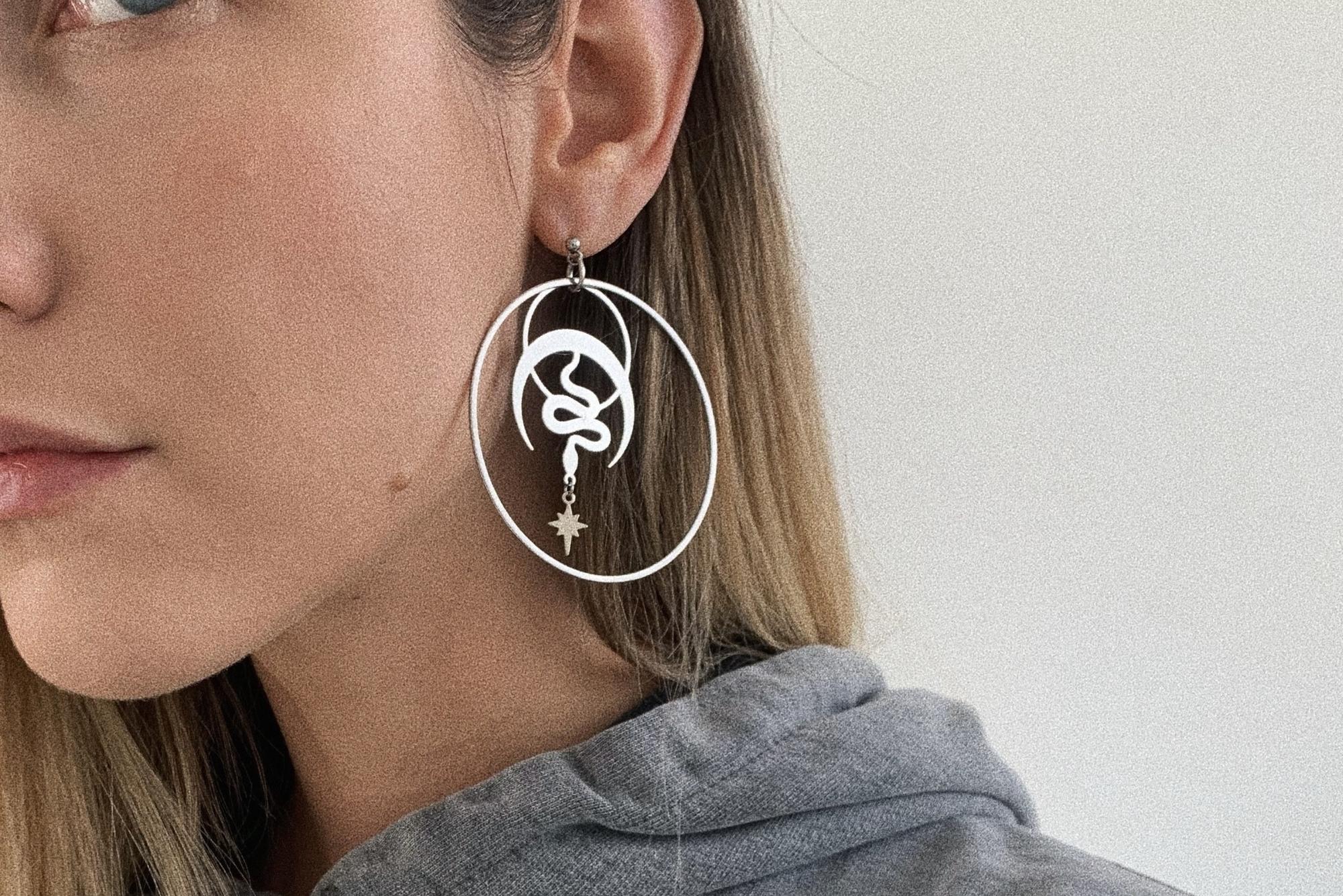 серьги стальные кольца со змеей