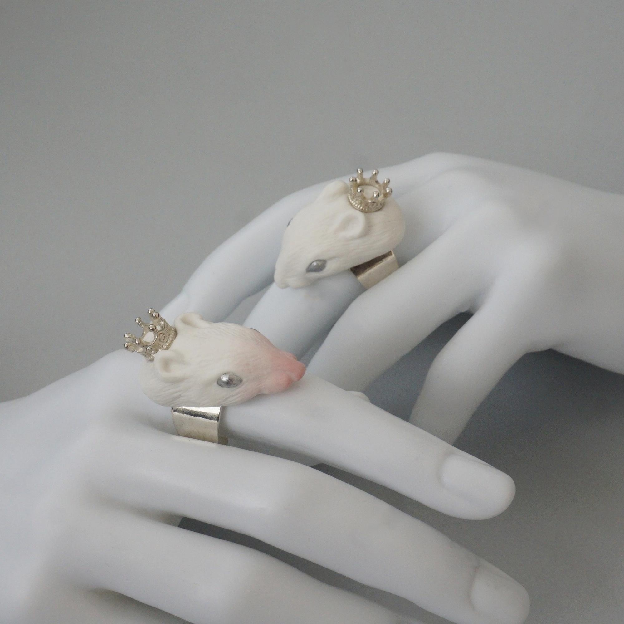 кольцо белая крыса с короной