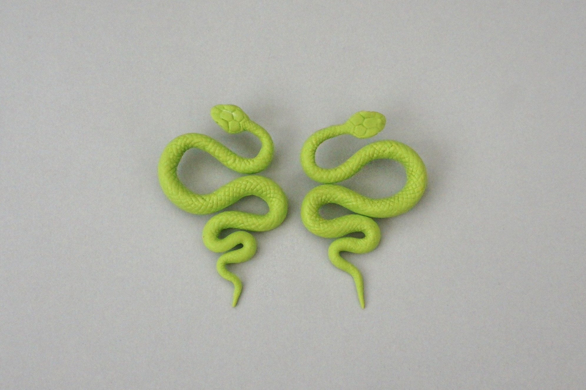 серьги лаймовые змеи