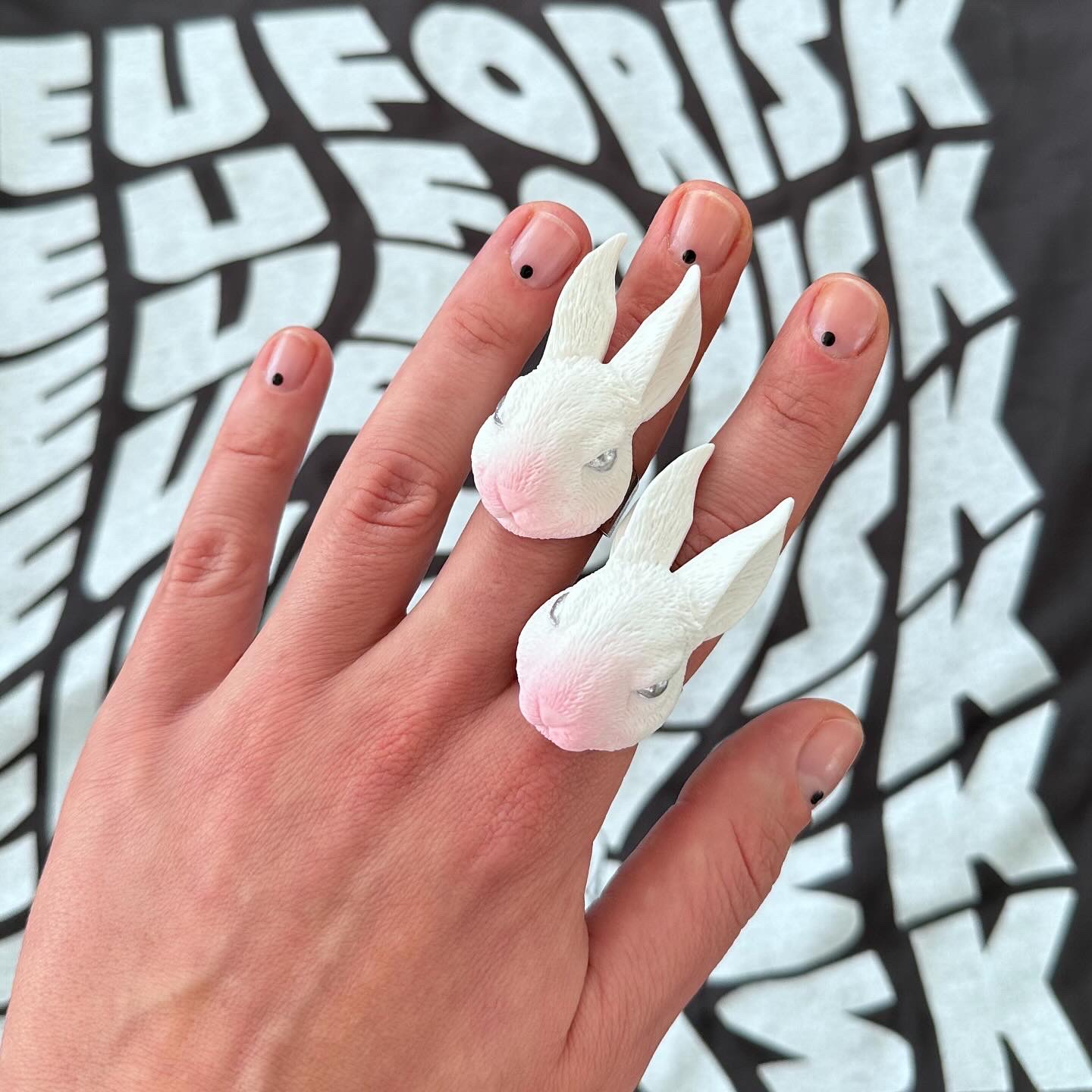 кольцо розово-белый кролик
