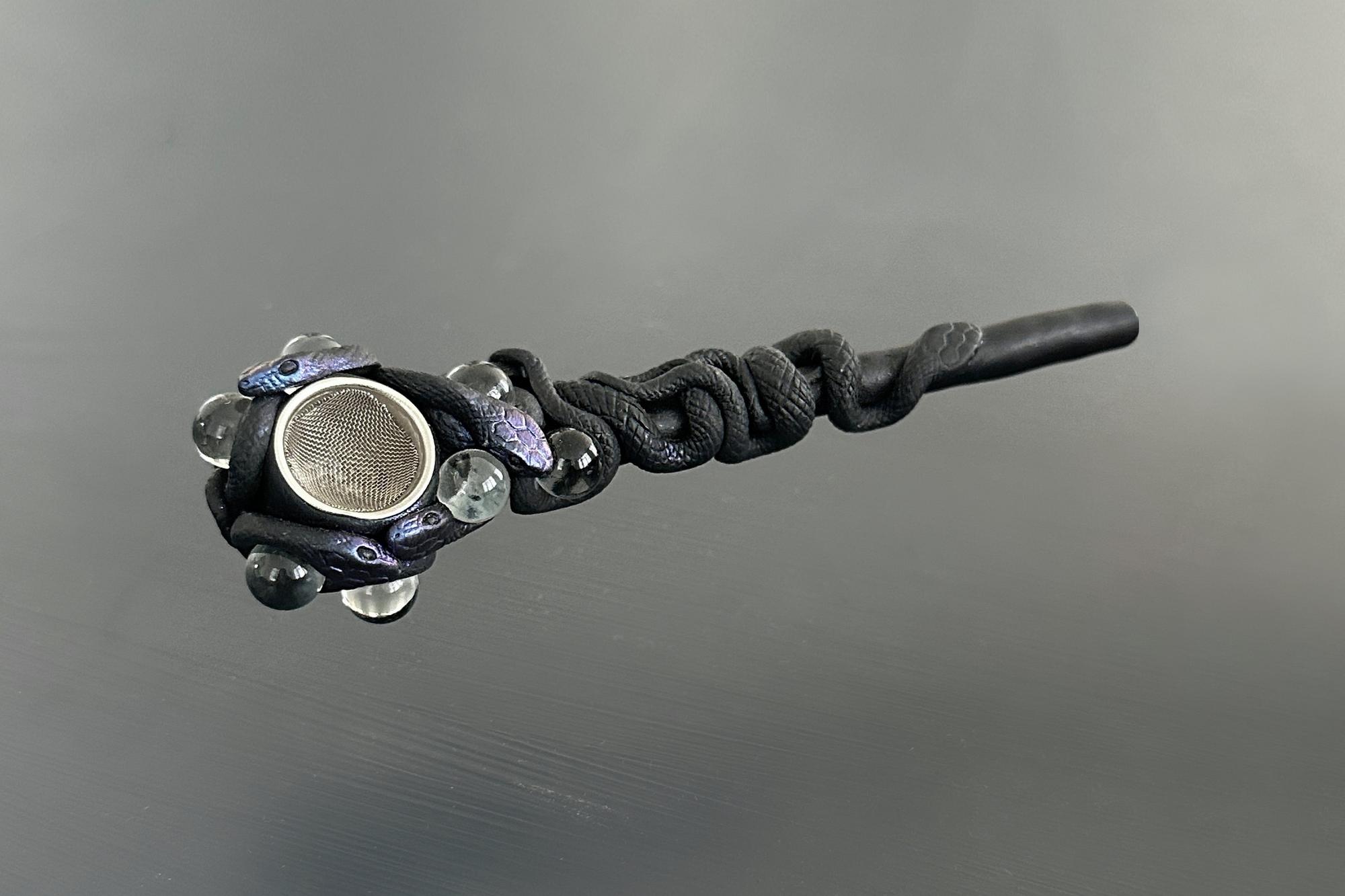 трубка со змеями