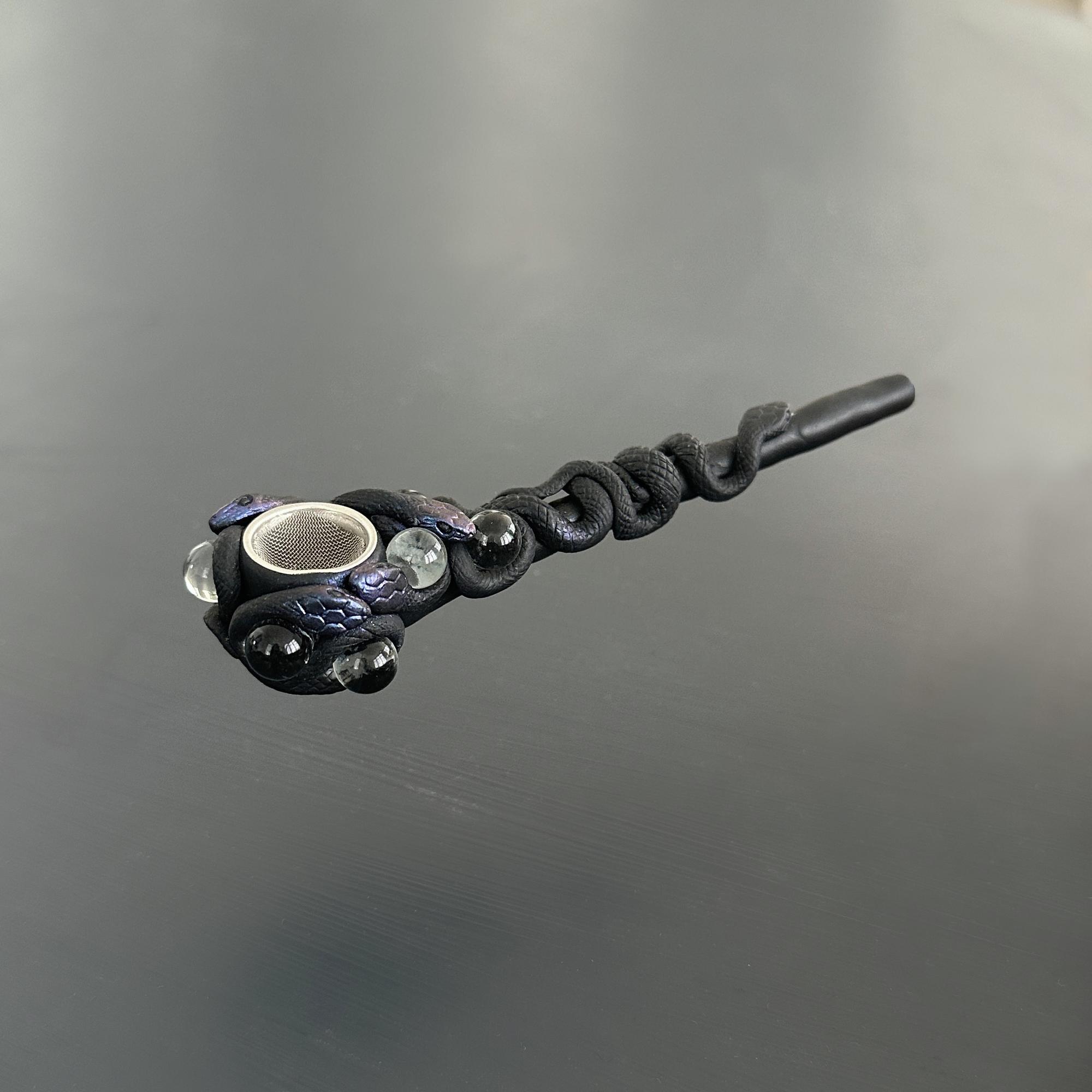 трубка со змеями