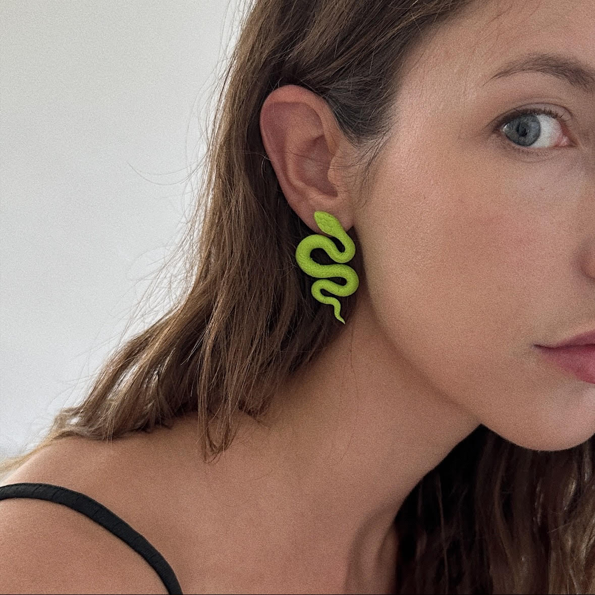 серьги малая лаймовая змея и грань