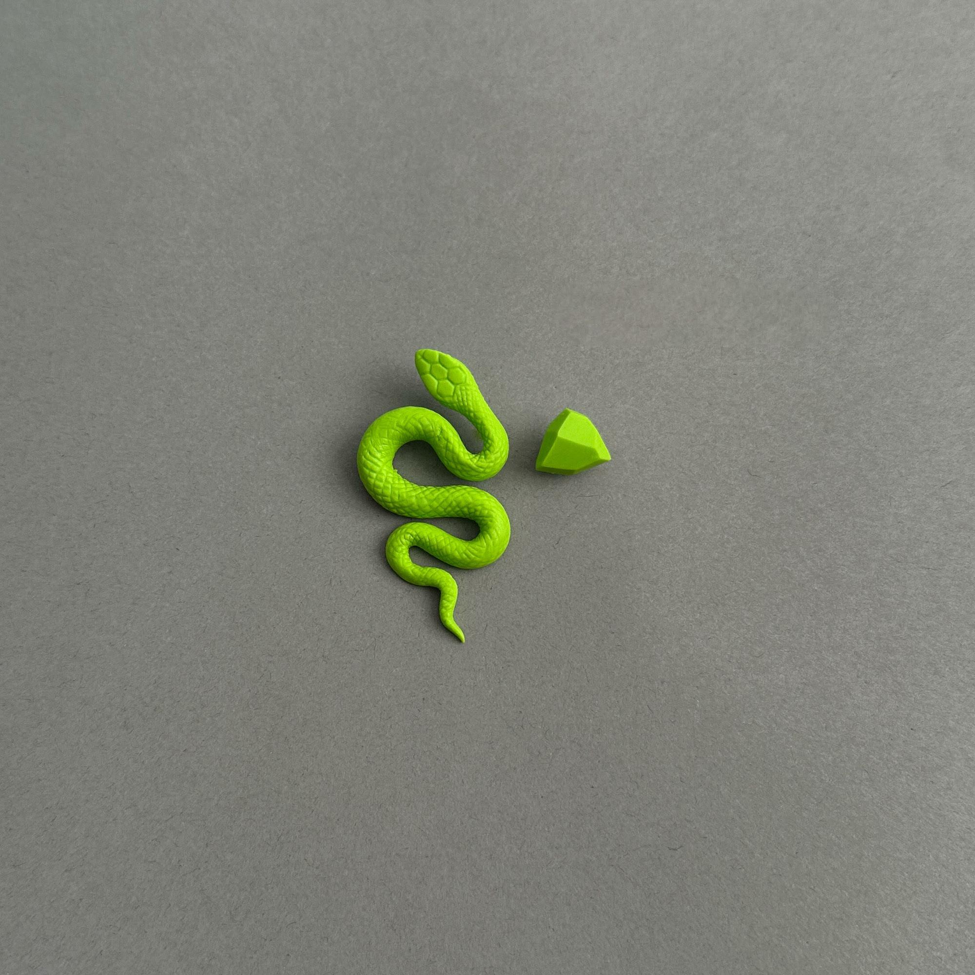 серьги малая лаймовая змея и грань