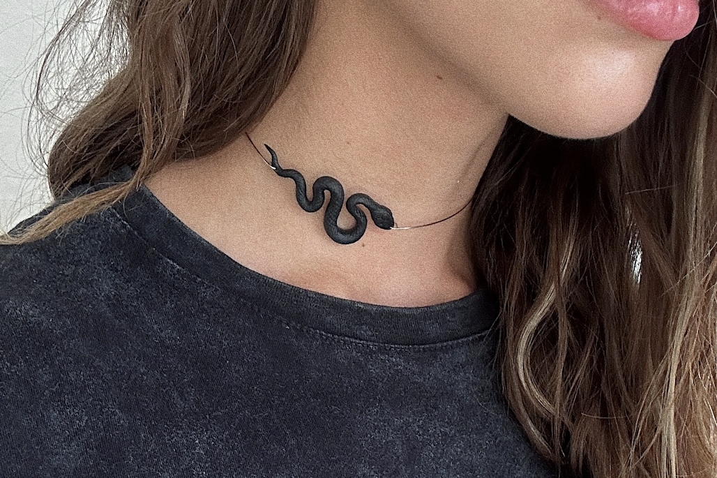 коллар с малой змеей