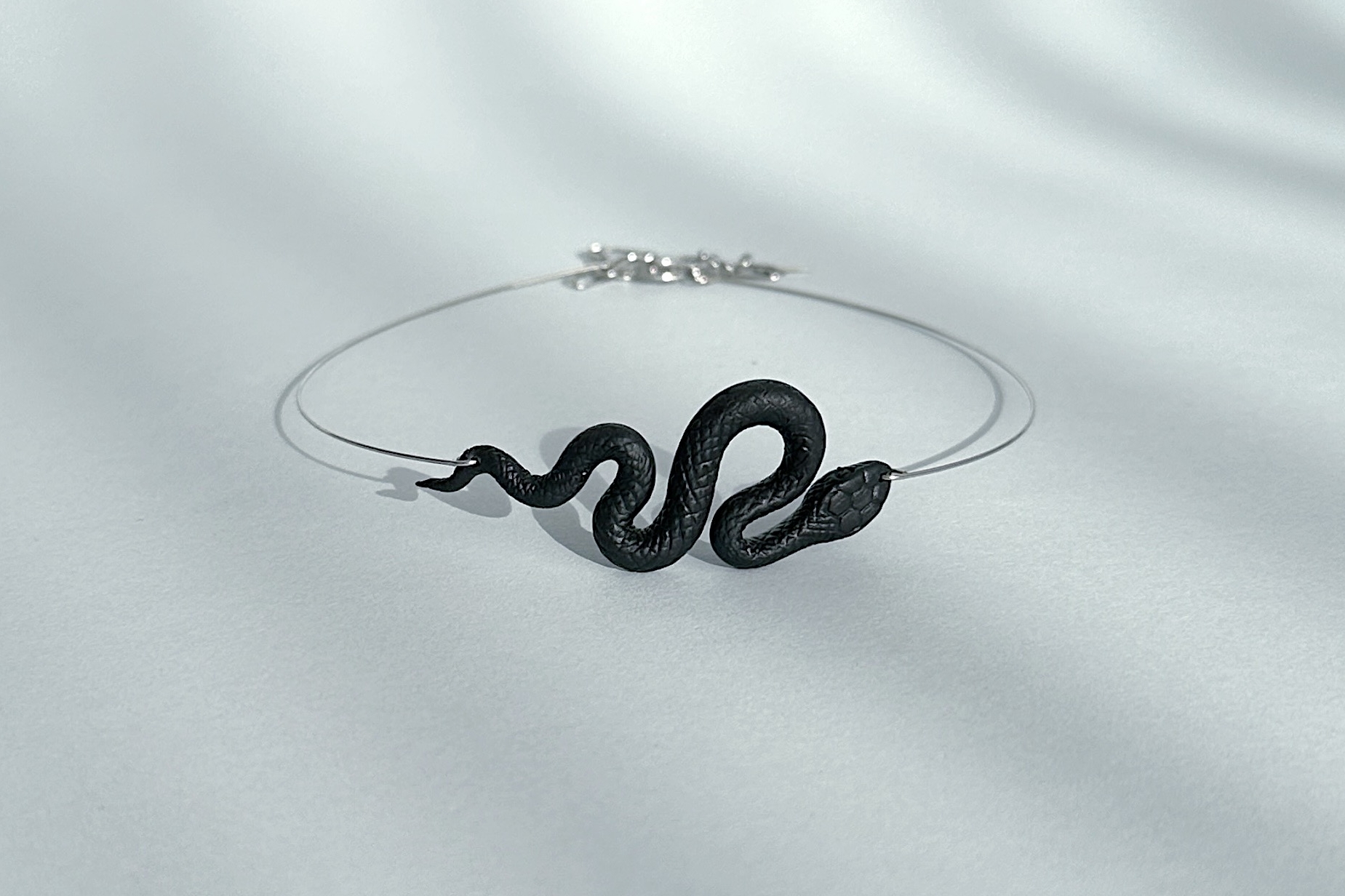 коллар с малой змеей