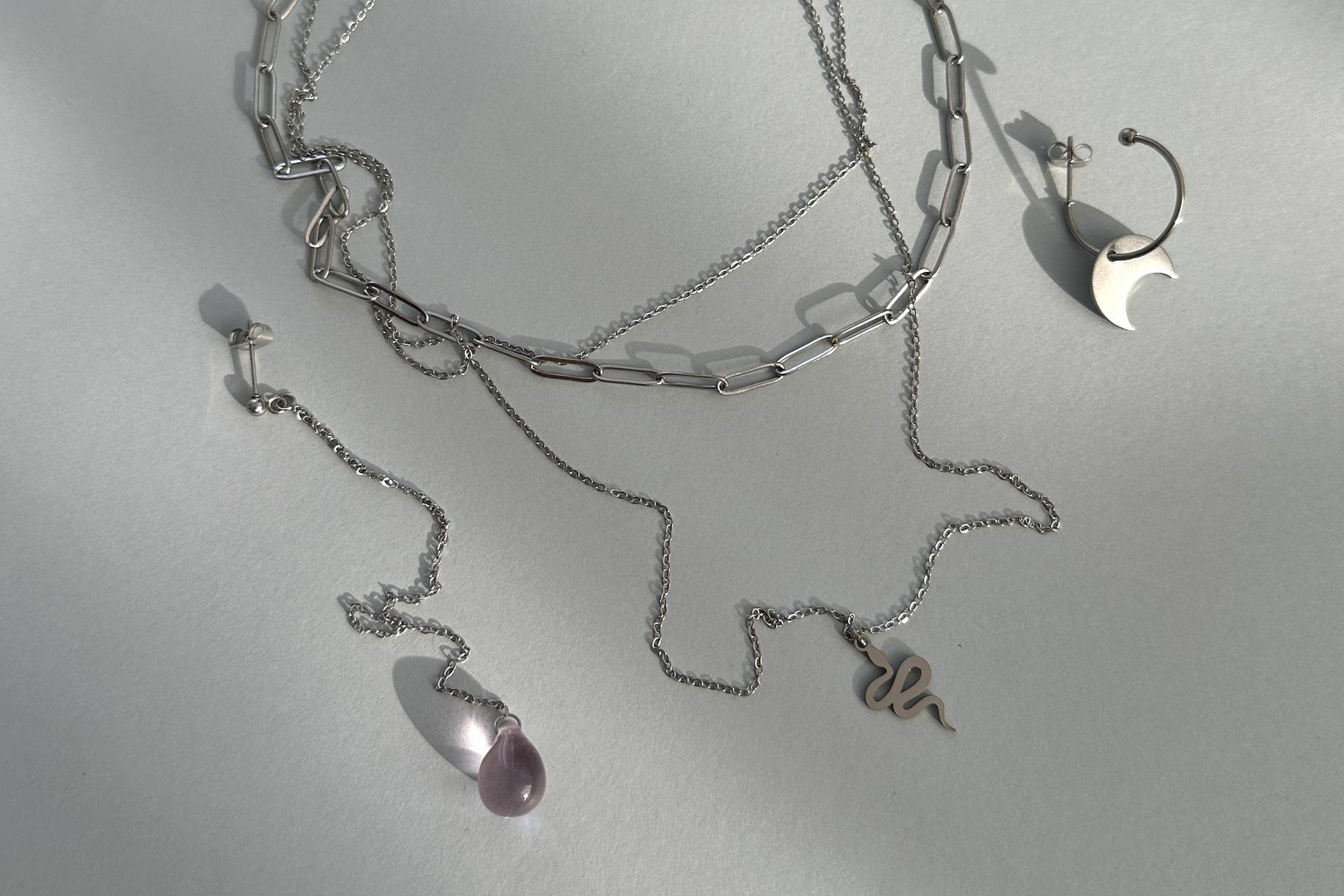 комплект с кулоном и серьгами