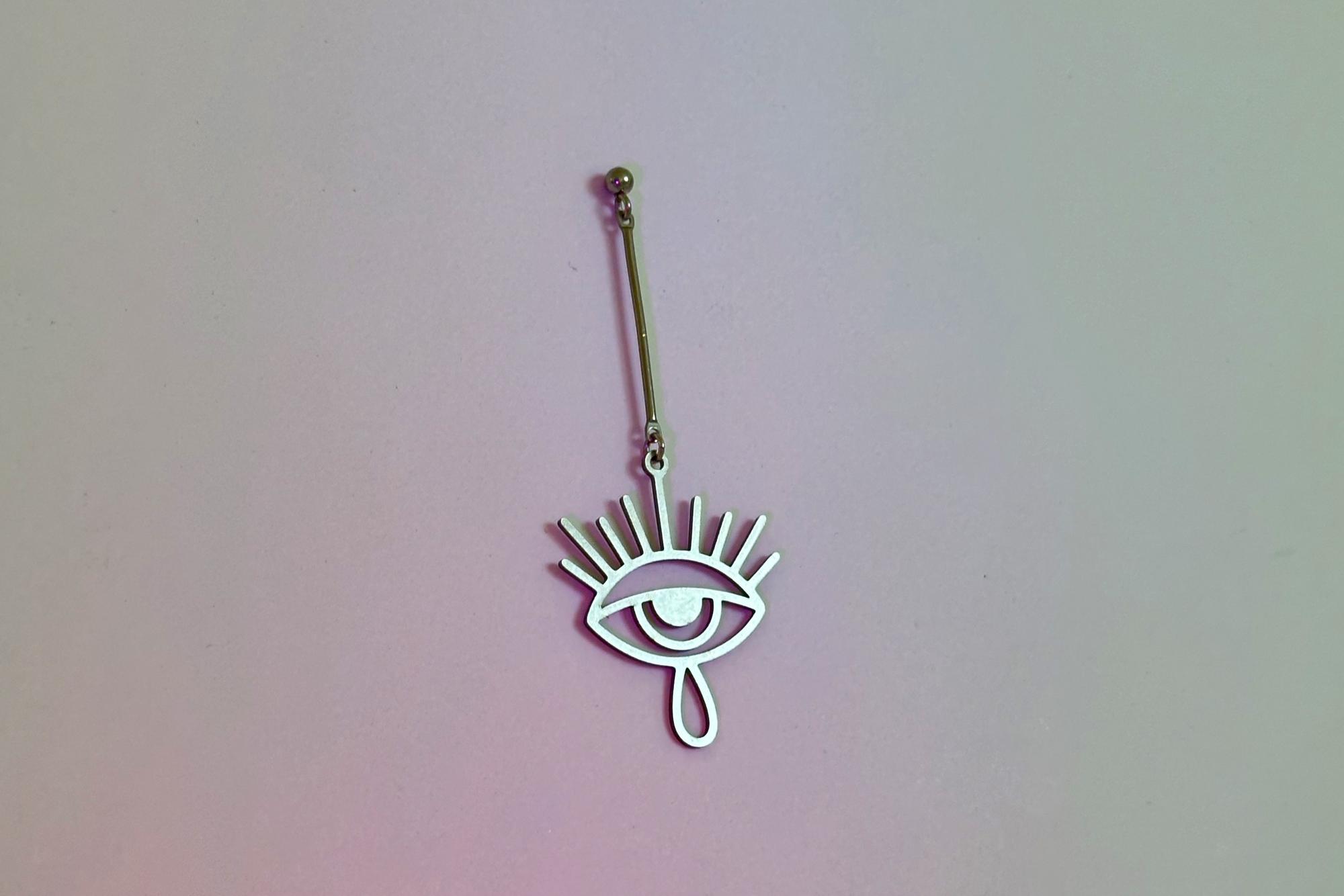 моносерьга с глазом и слезой