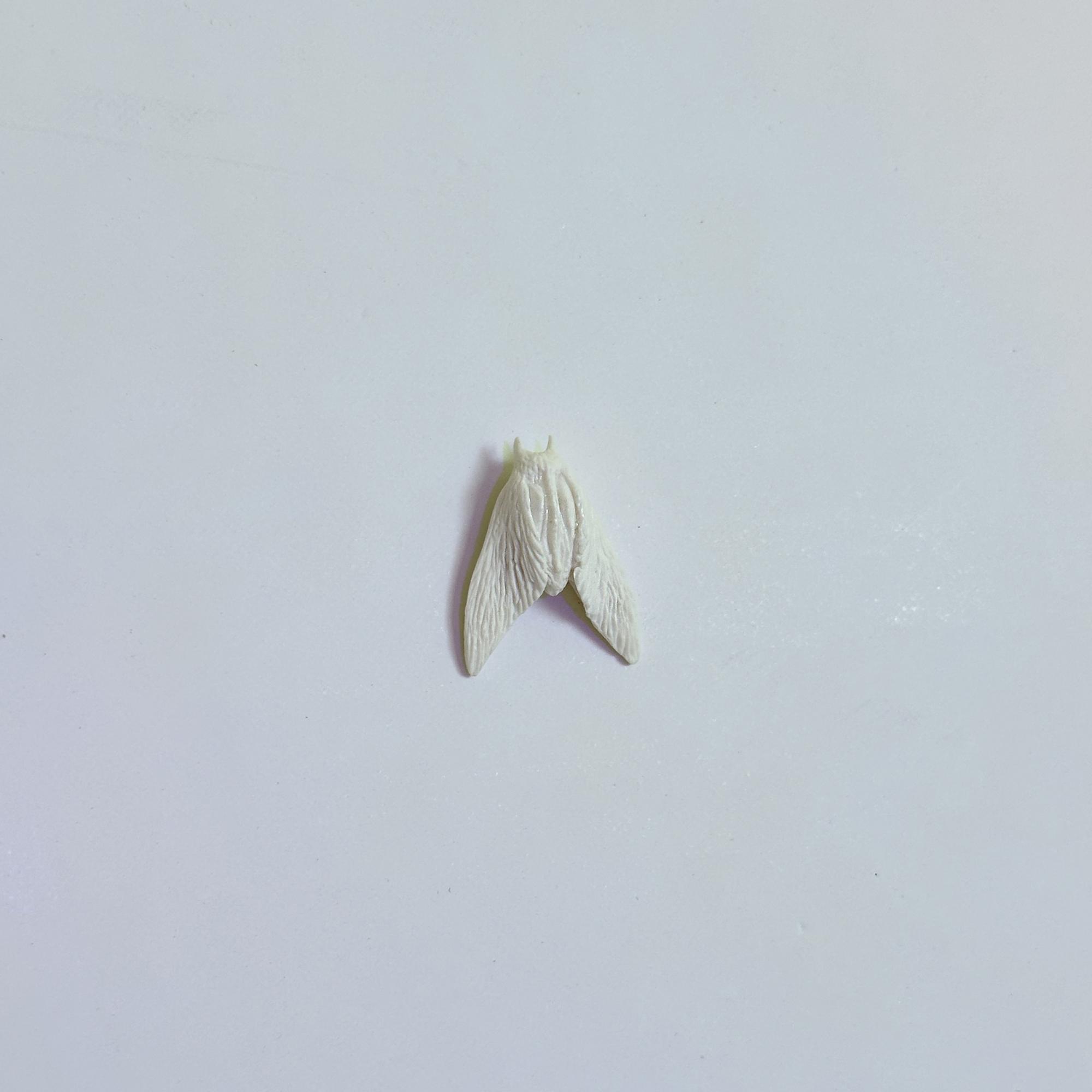 моносерьга белый малый мотылек