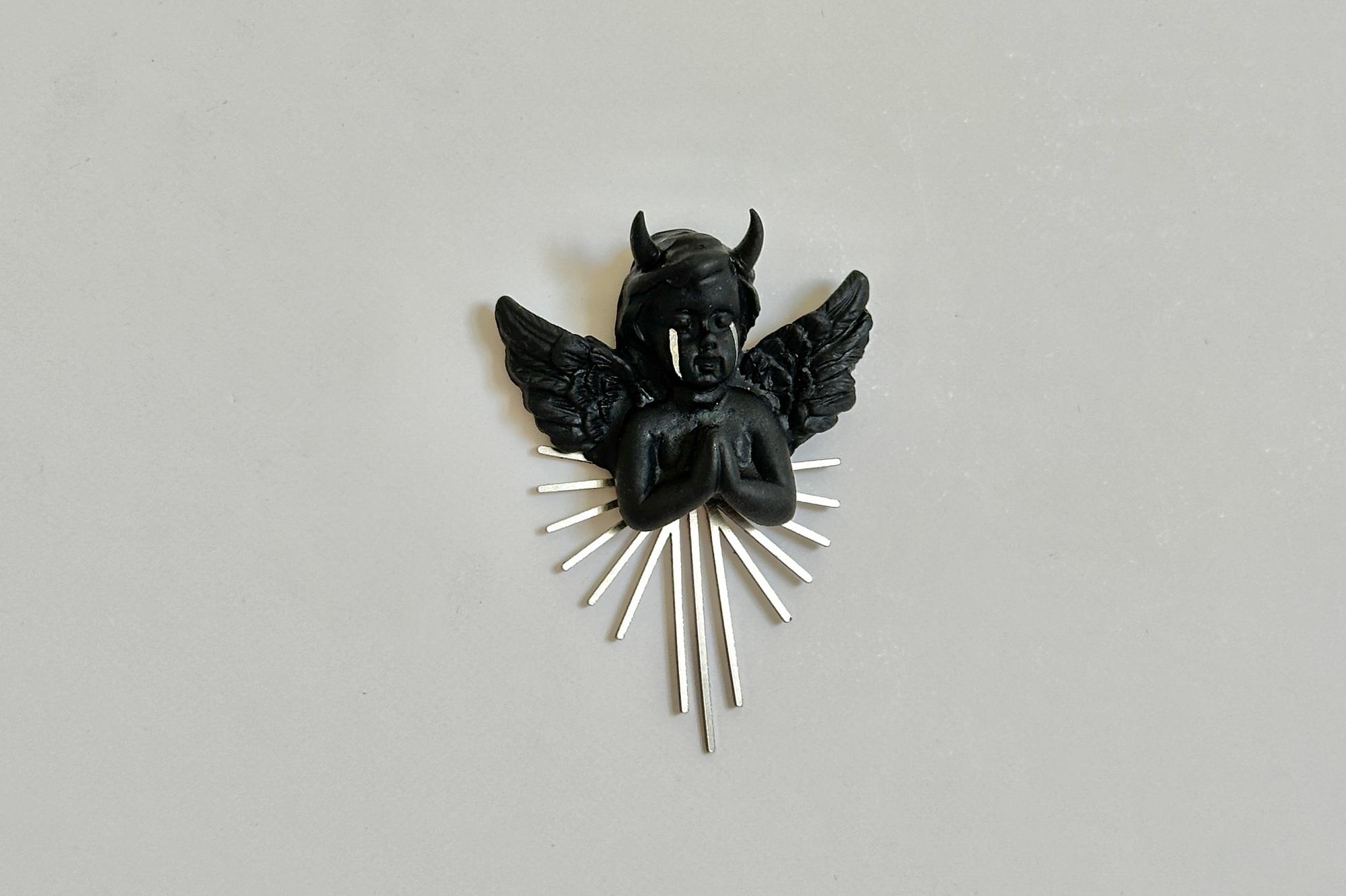 моносерьга черный ангел-демон