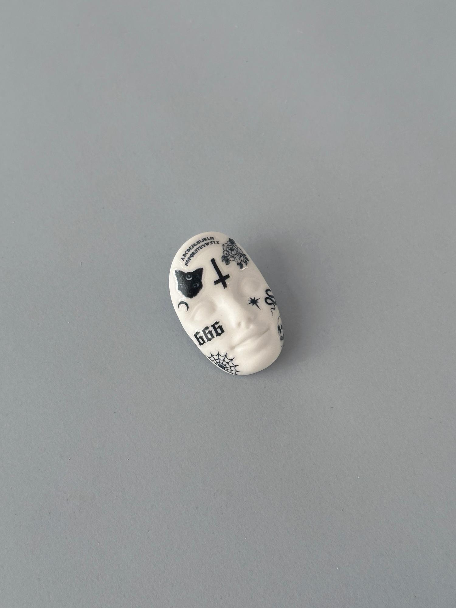 моносерьга лицо с татуировками №3