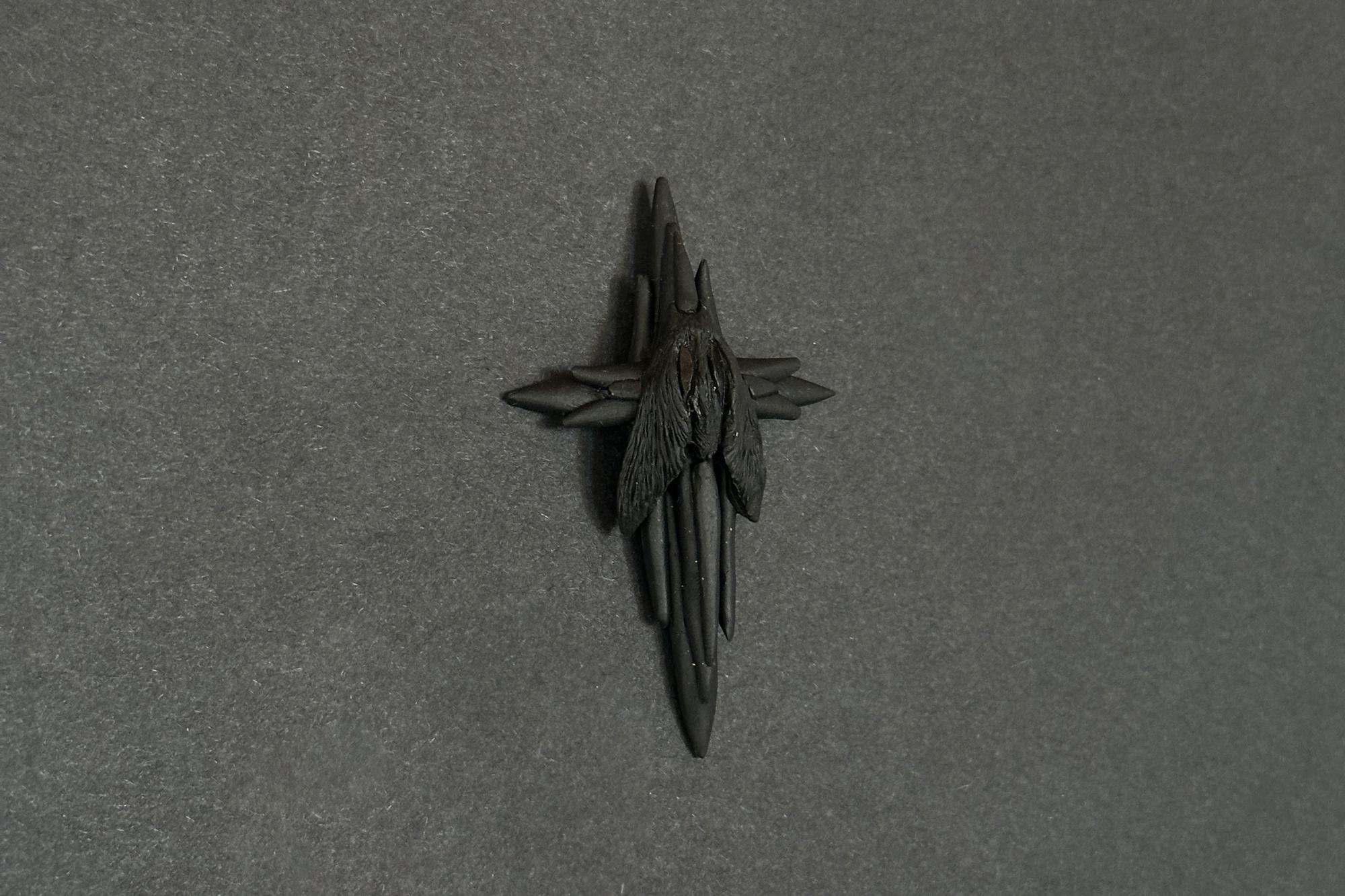 моносерьга черный крест с мотыльком