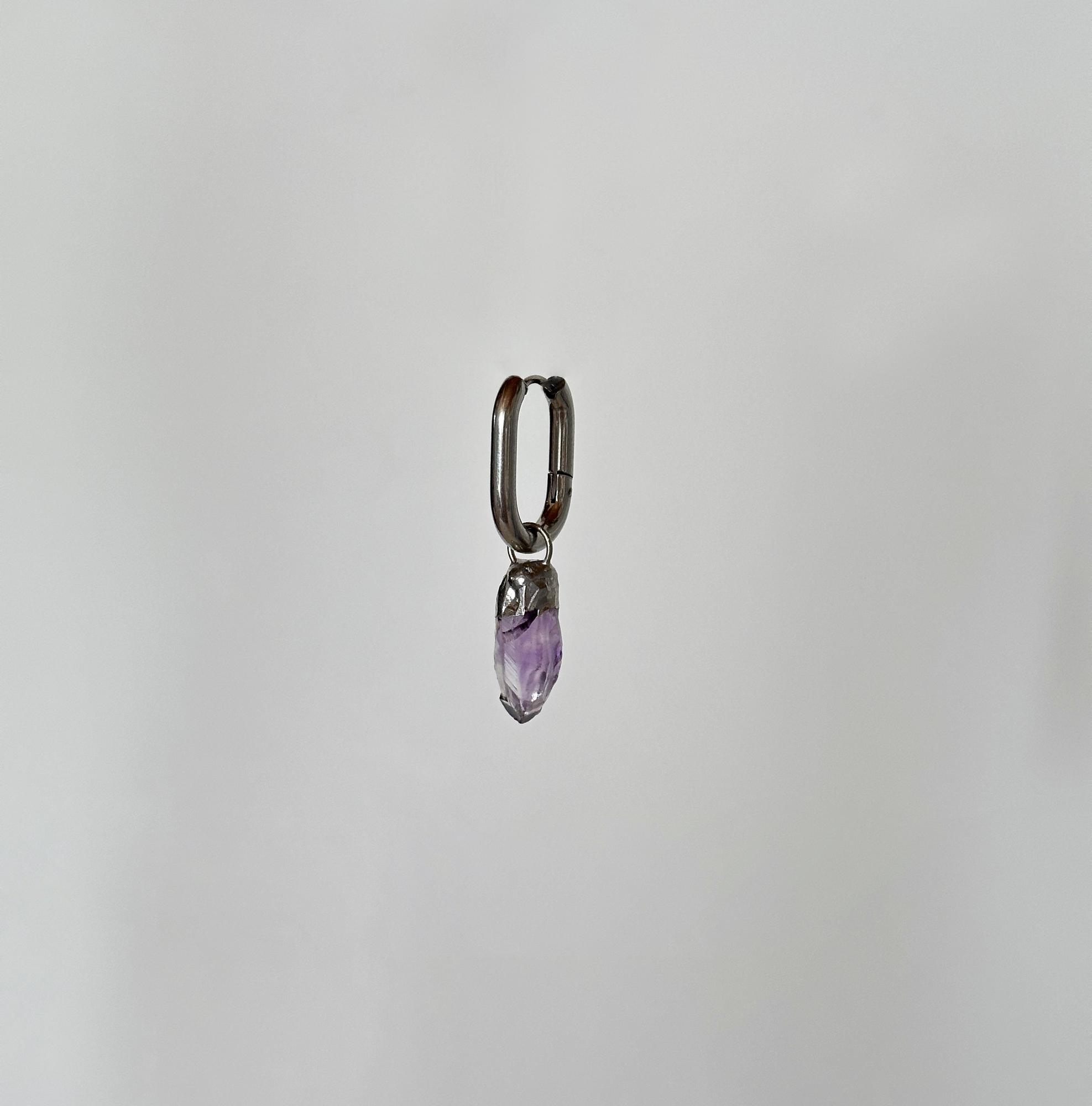 моносерьга с аметистом №1