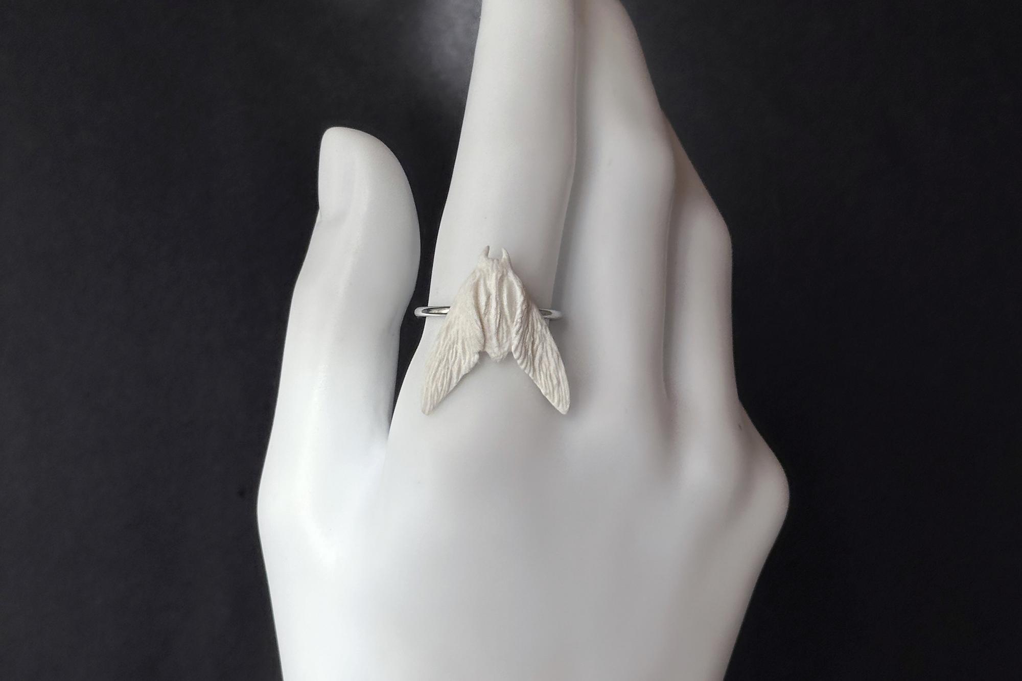 кольцо мотылек малый белый