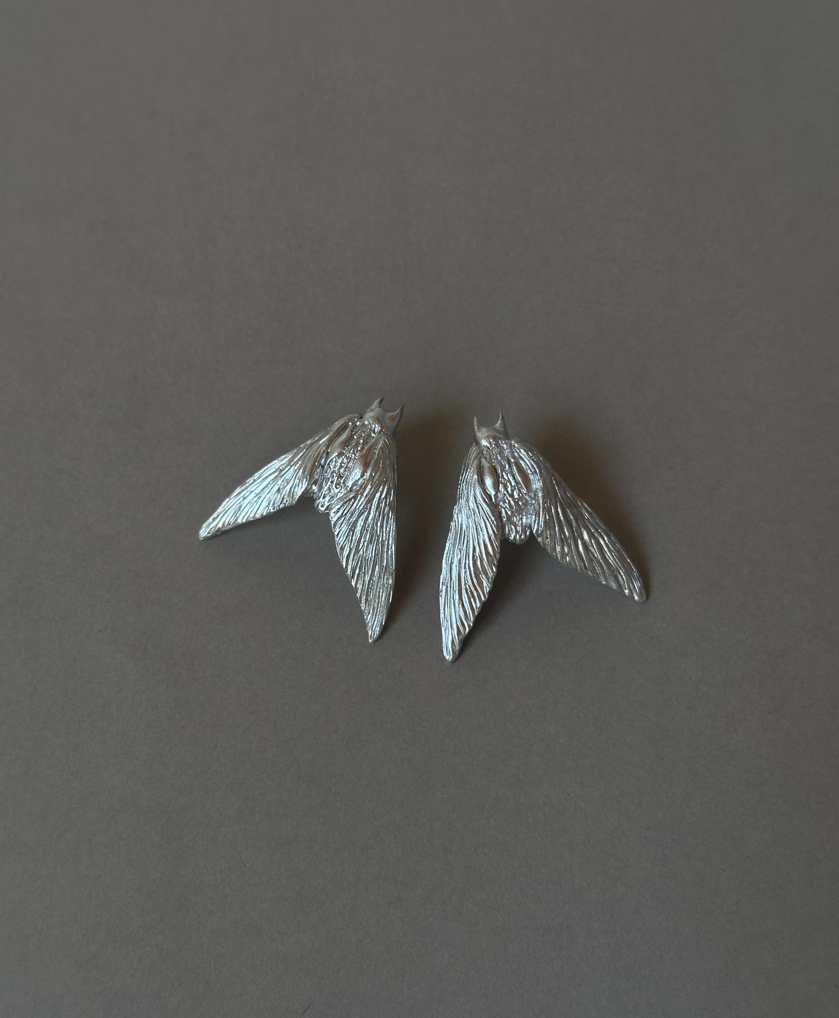 серьги средние серебристые мотыльки