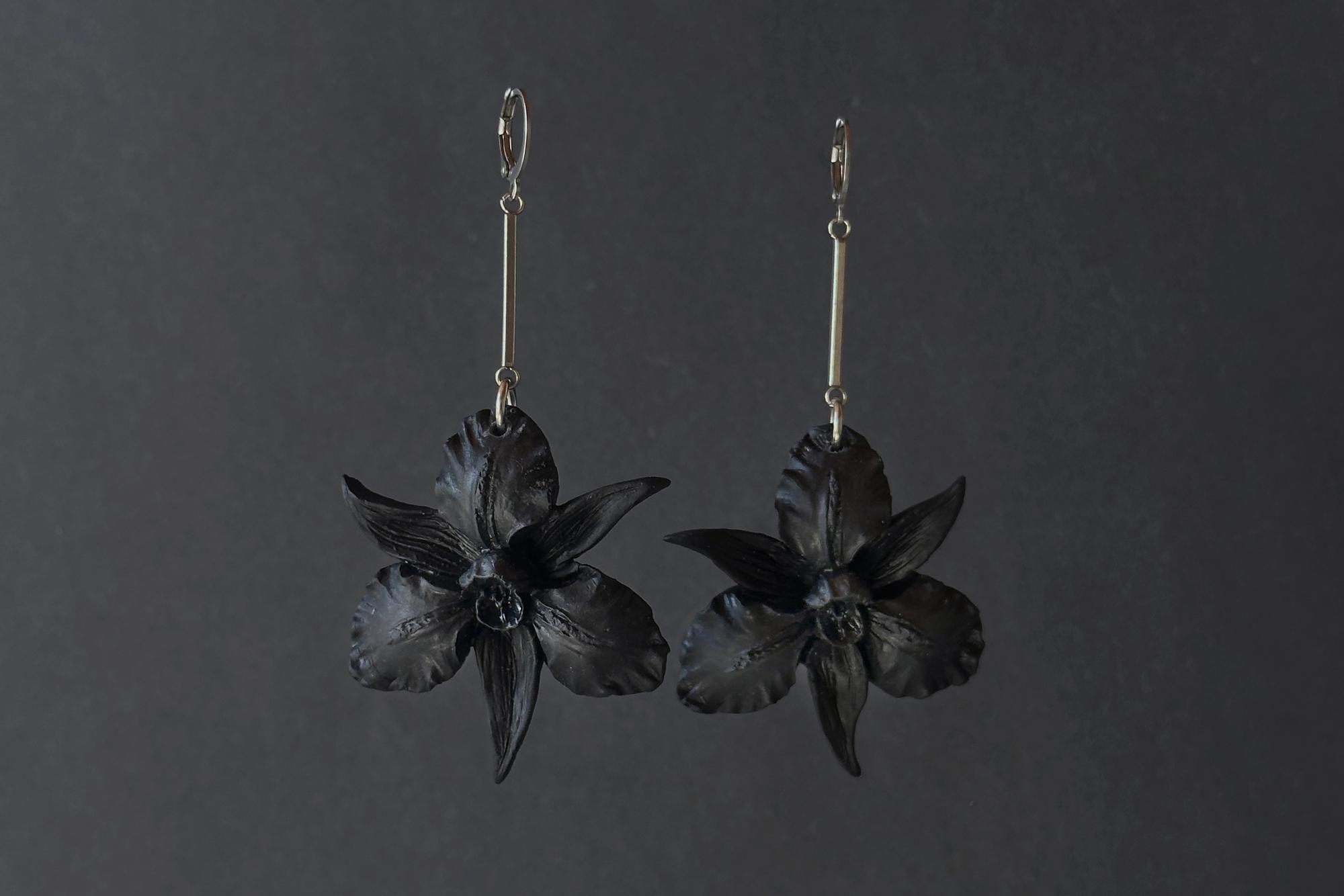 серьги черные орхидеи