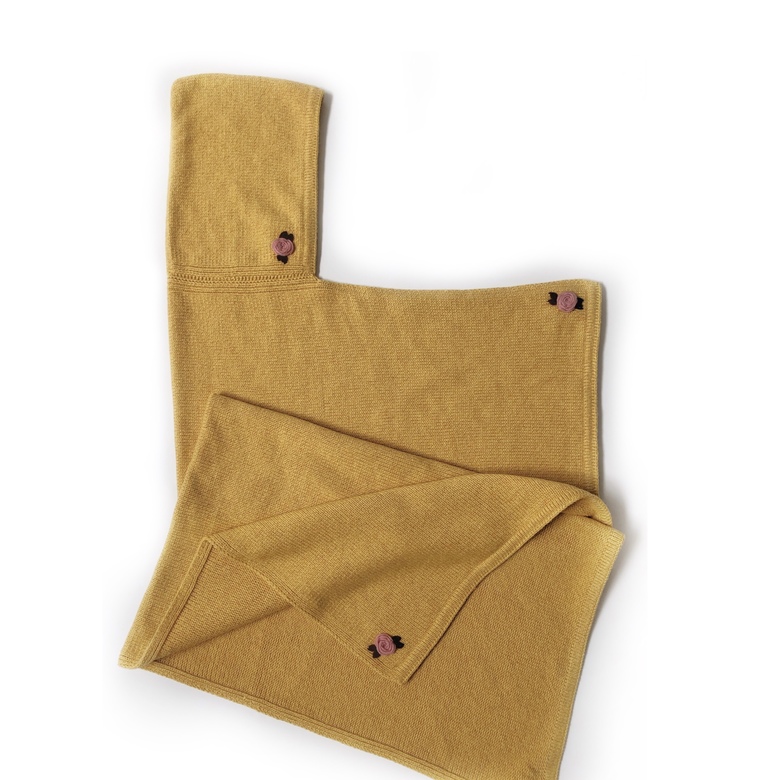 Плед вязаный с капюшоном и вышивкой AMELIE