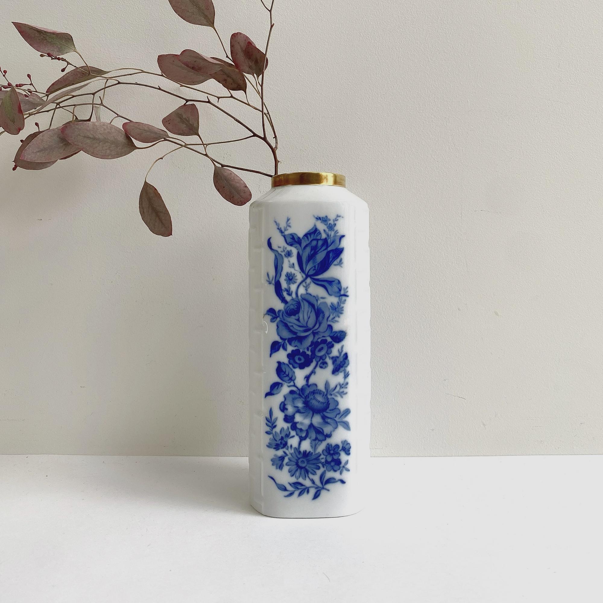 Ваза из фарфора