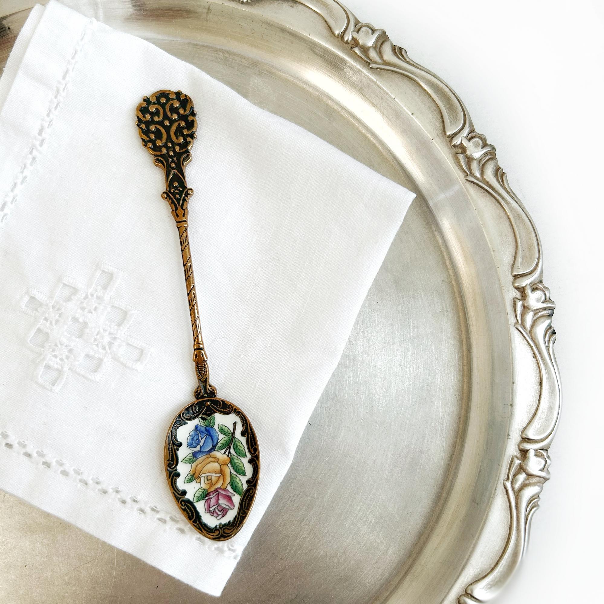 Ложка с розами