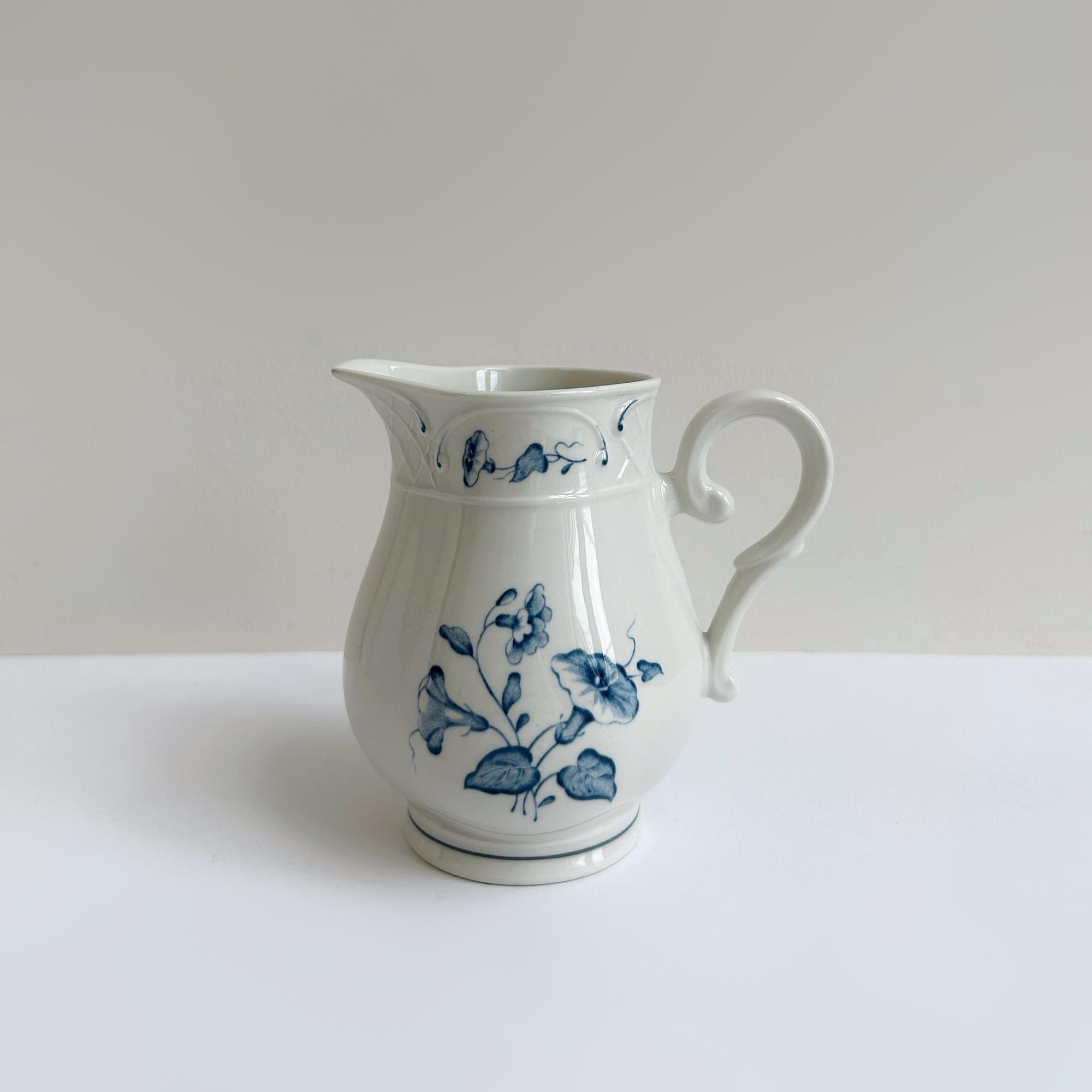 Кувшин с голубыми цветами «Петуния»