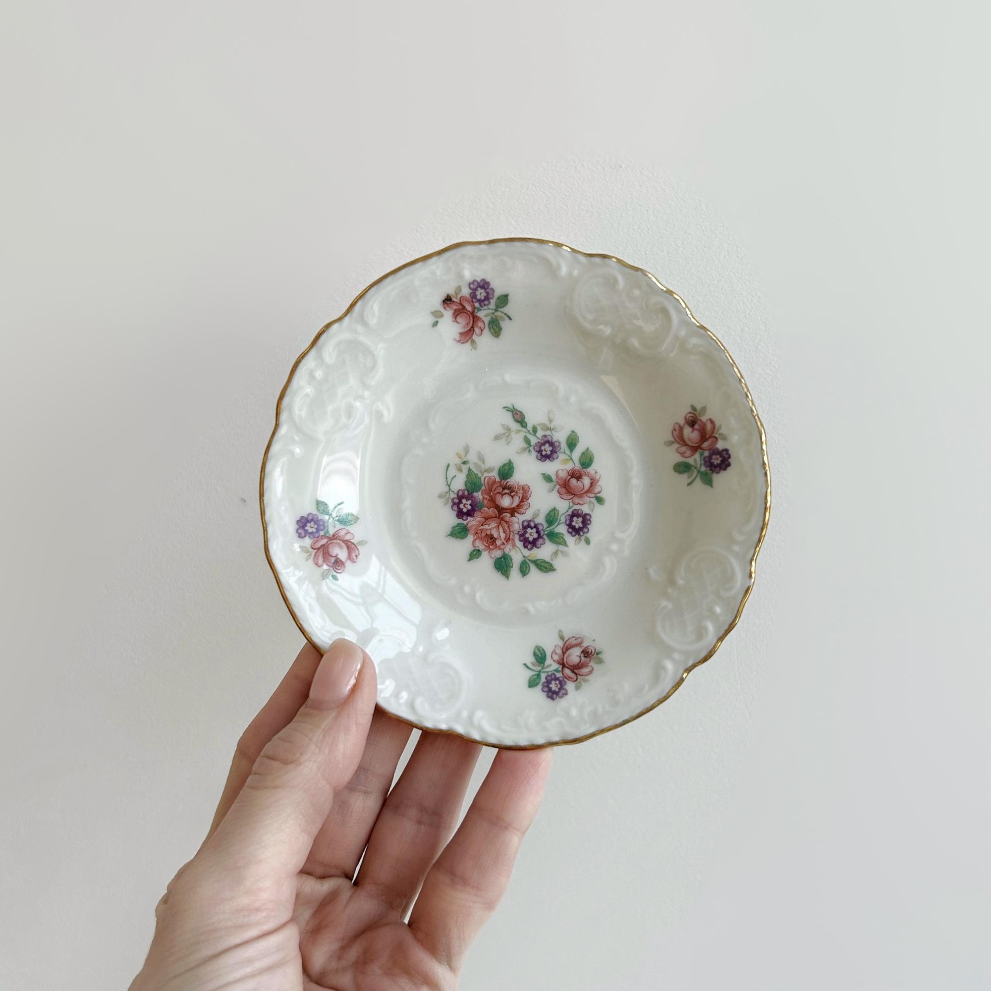 Небольшая тарелка/розетка