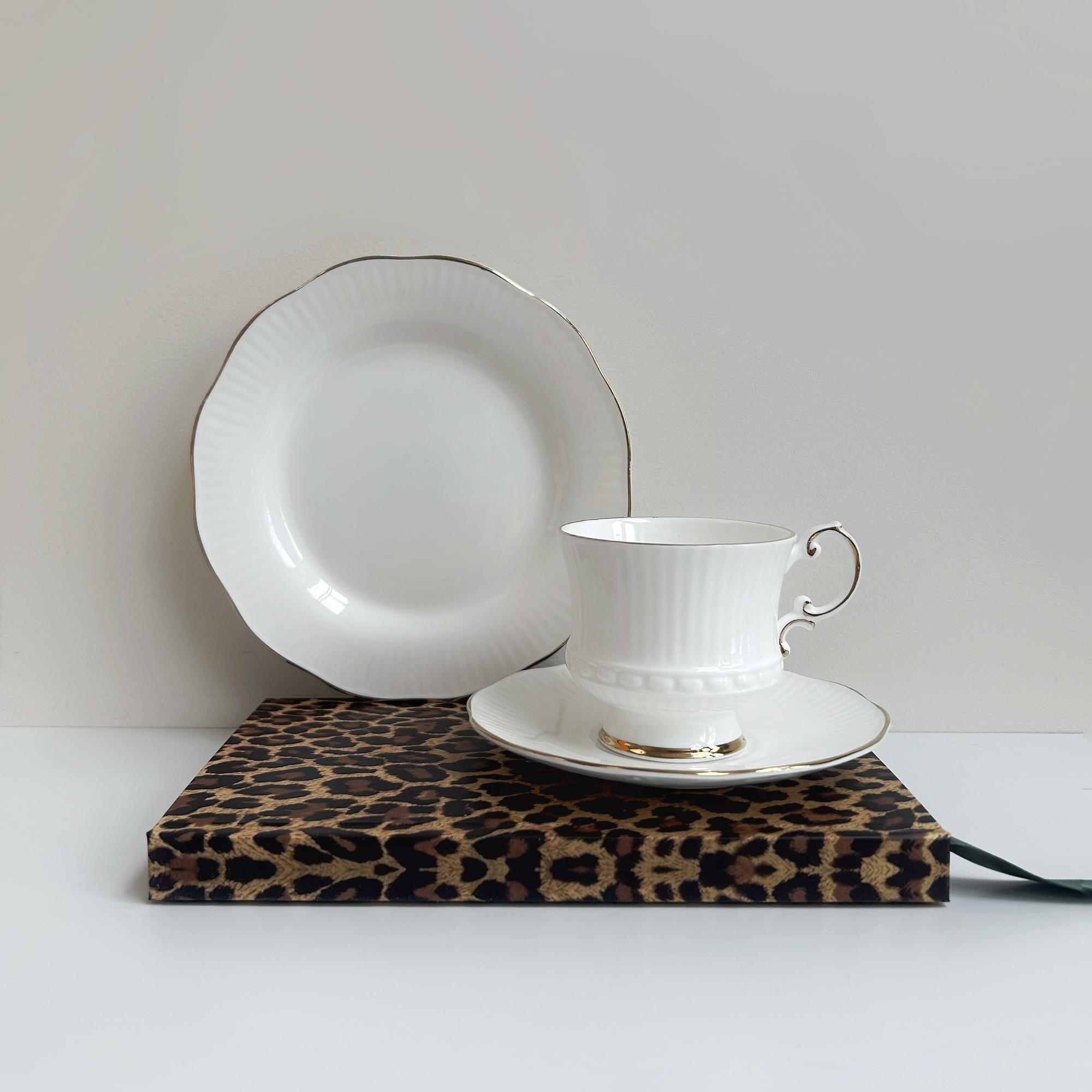 Чайно-кофейное трио из костяного фарфора, Англия