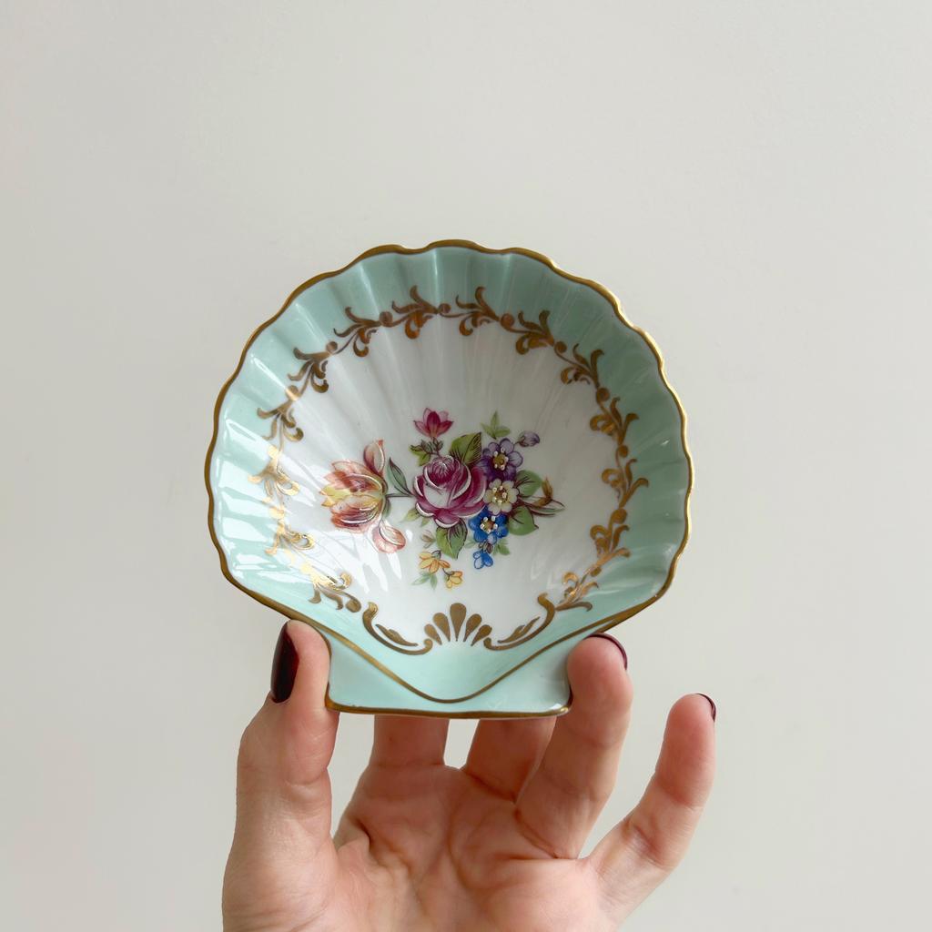 Ракушка из фарфора