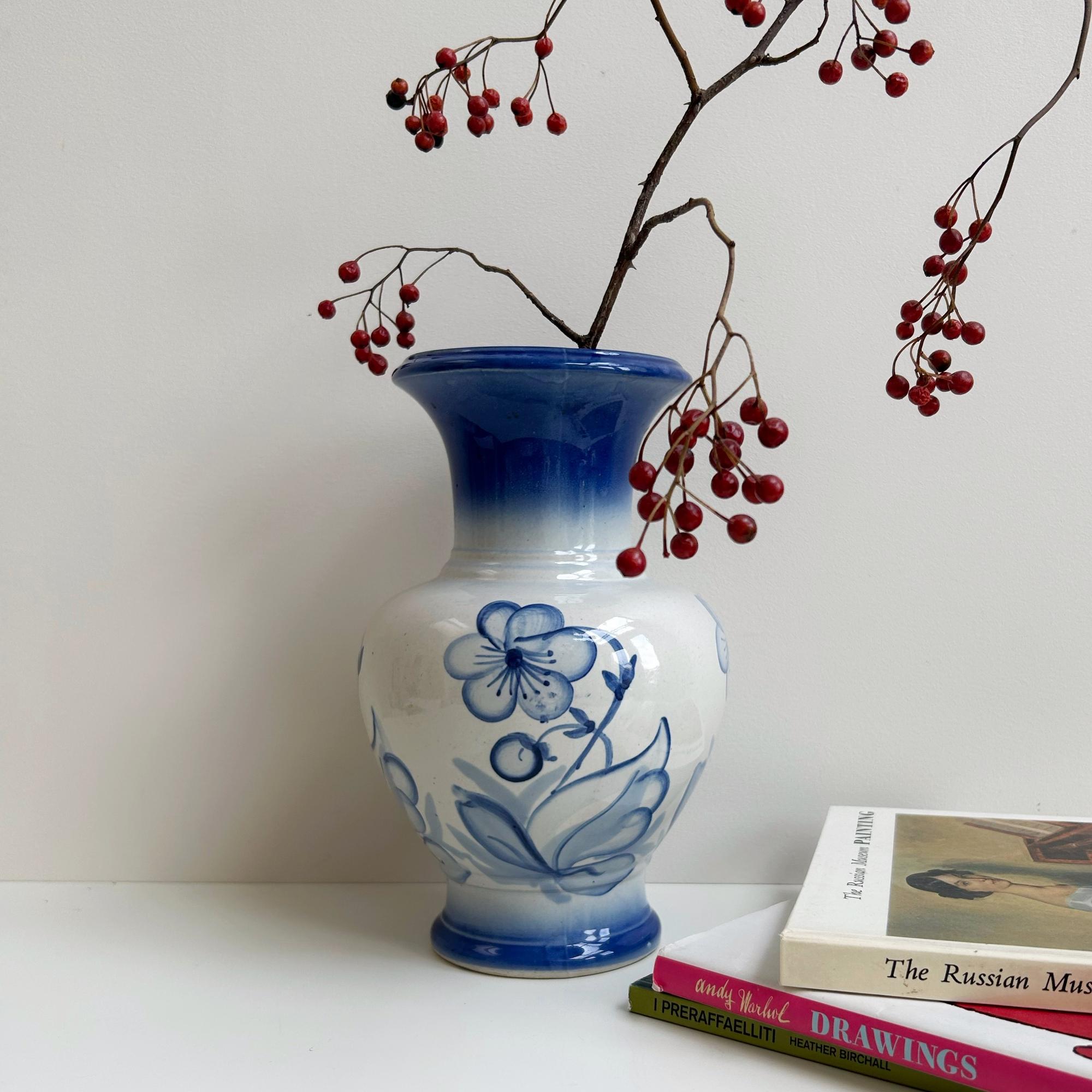 Ваза керамическая с цветком