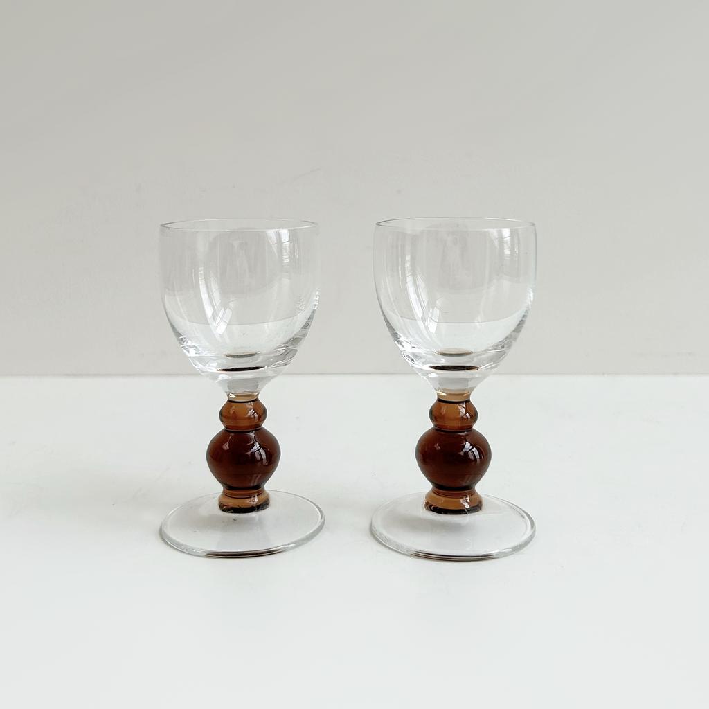 Пара рюмок на фигурной ножке из цветного стекла