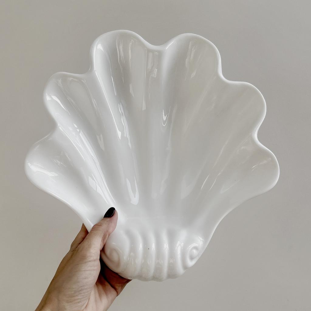 Большое блюдо в форме ракушки