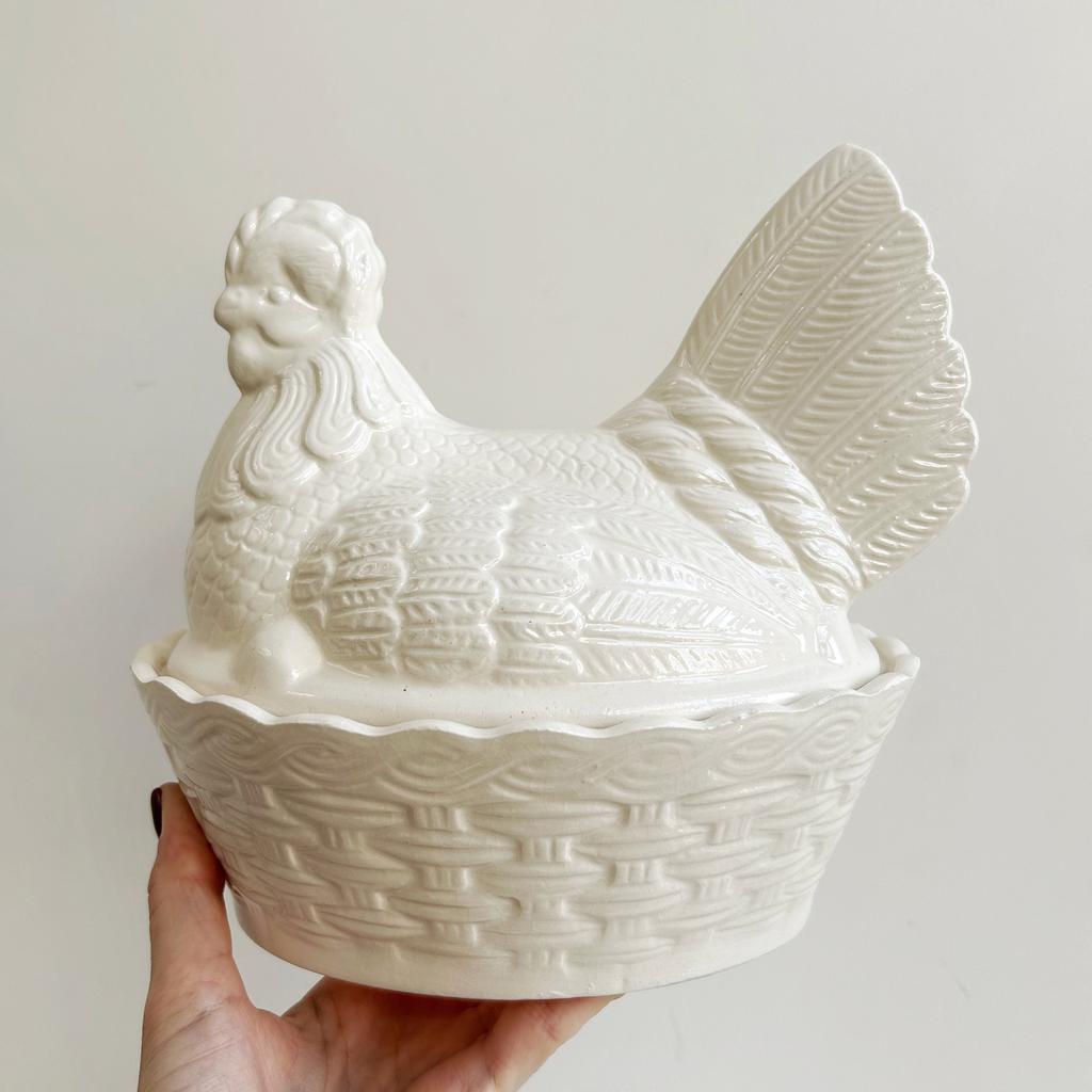 Курочка из фаянса