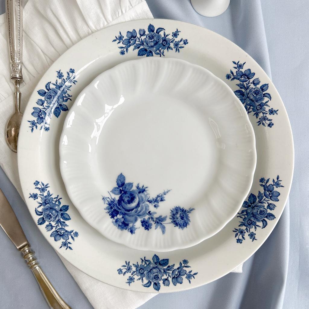 Тарелка с кобальтовым букетом
