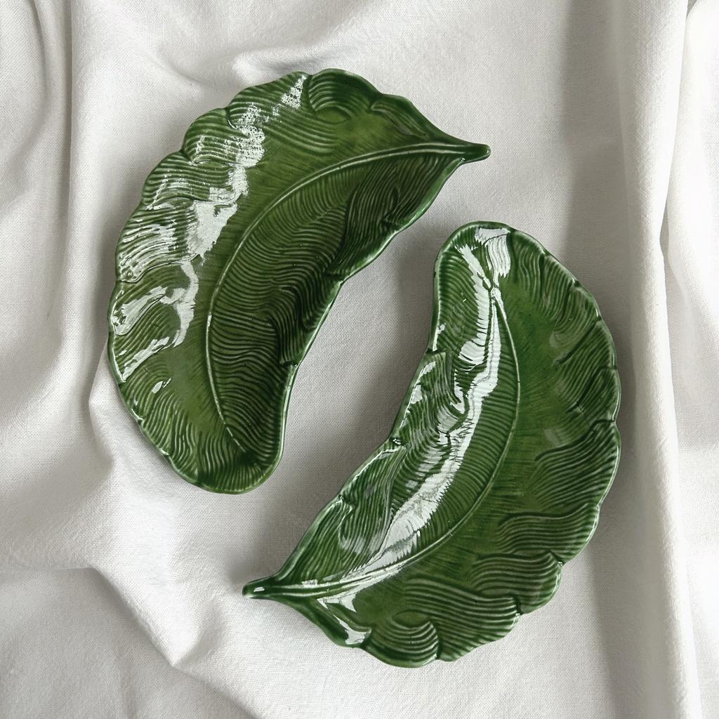 Небольшое блюдо в форме листа, Португалия