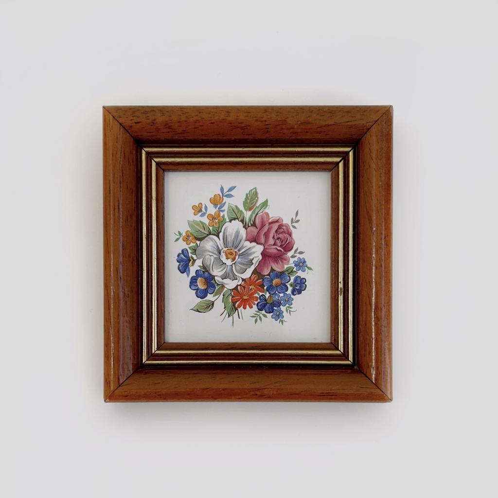 Небольшая картина с изразцом