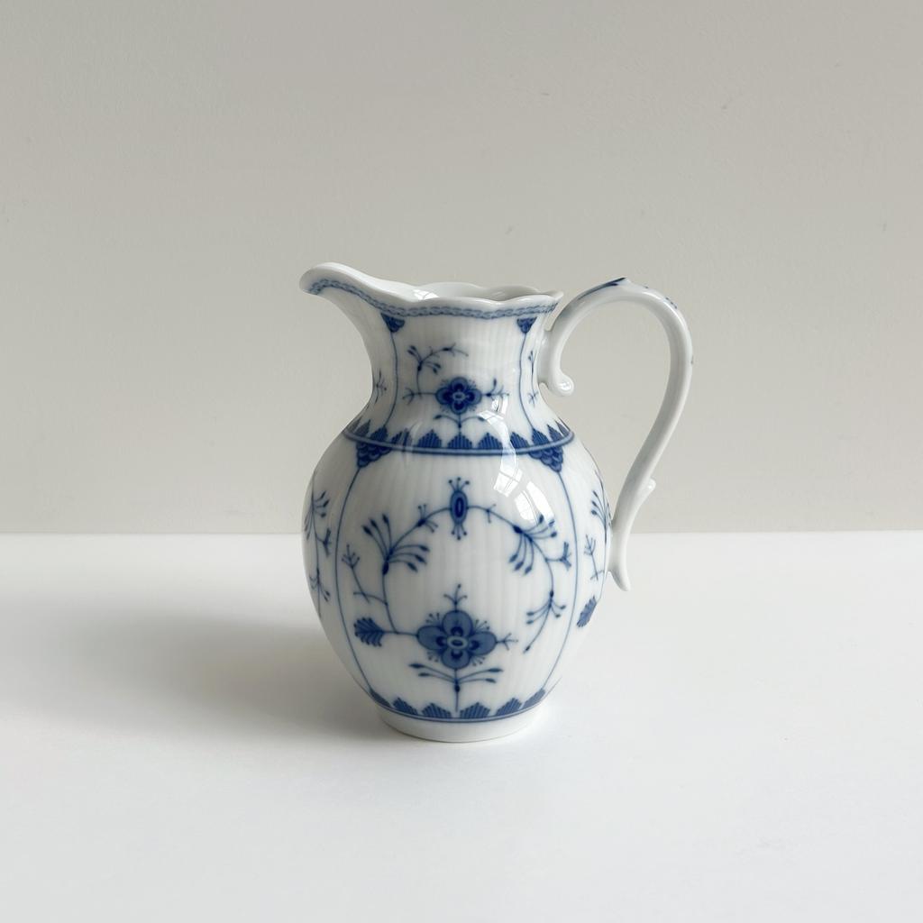 Миниатюрный кувшин