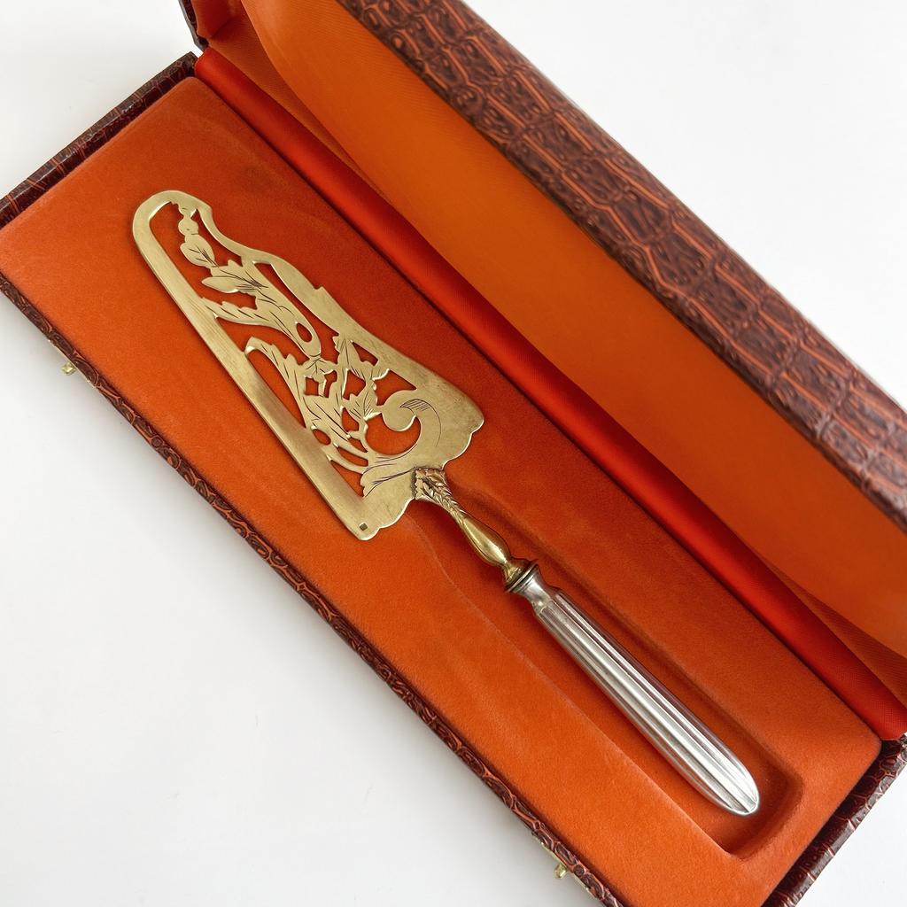 Лопатка, Франция