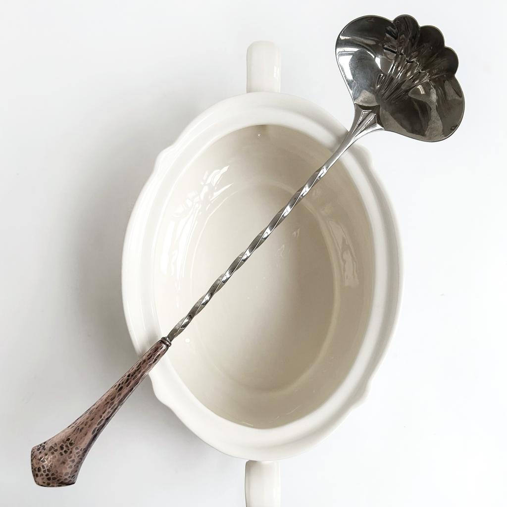 Большой старинный половник, Франция