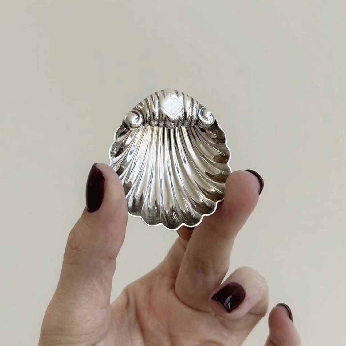 Маленькая ракушка на ножках-шариках