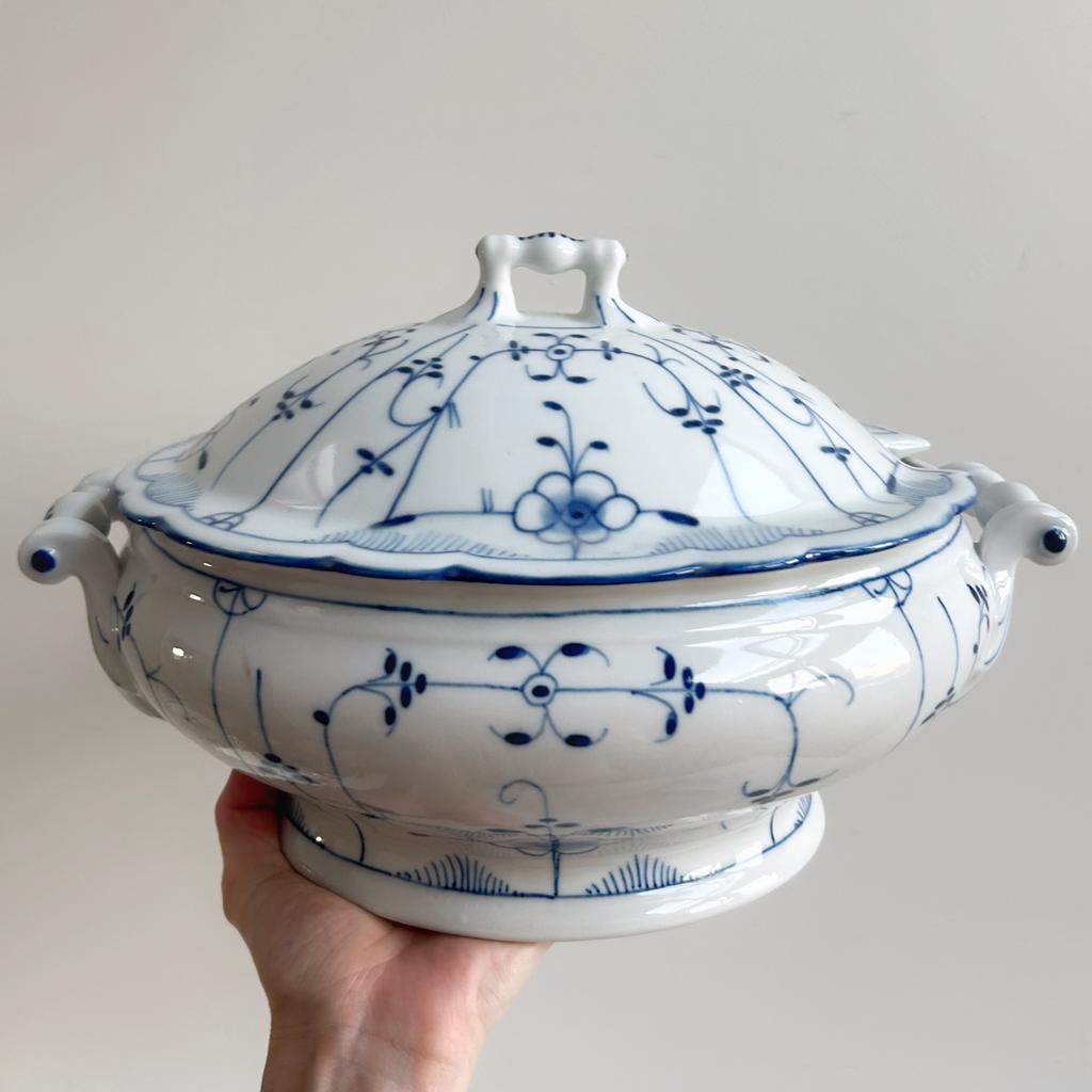 Большая старинная супница