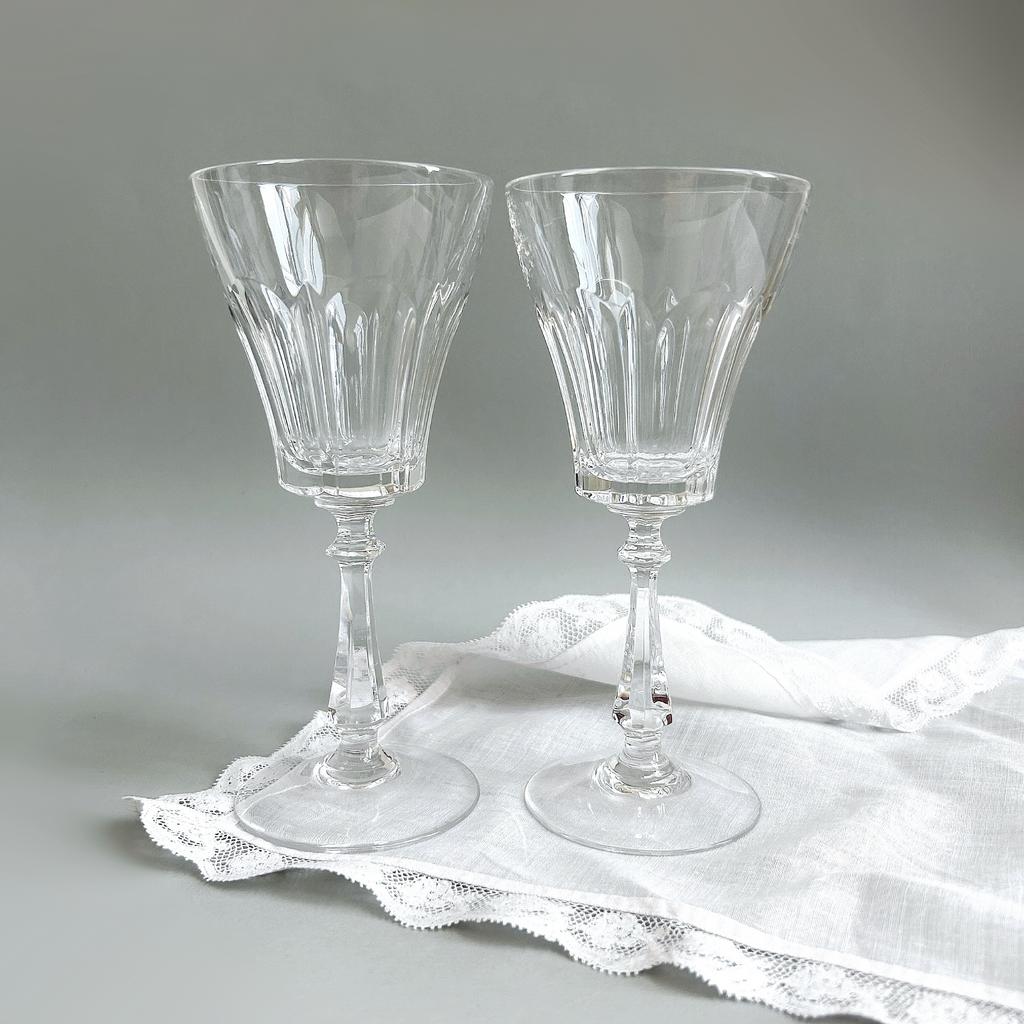 Пара хрустальных бокалов