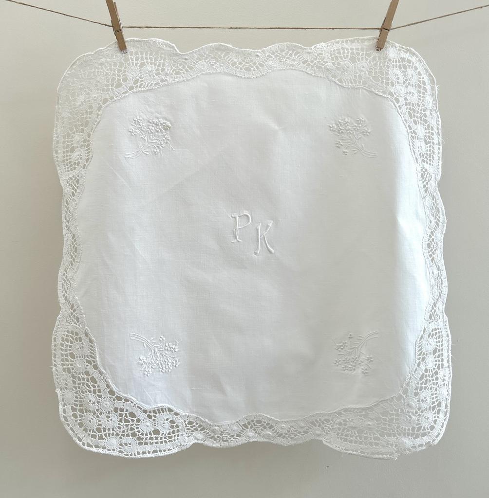 Старинная салфетка ручной работы