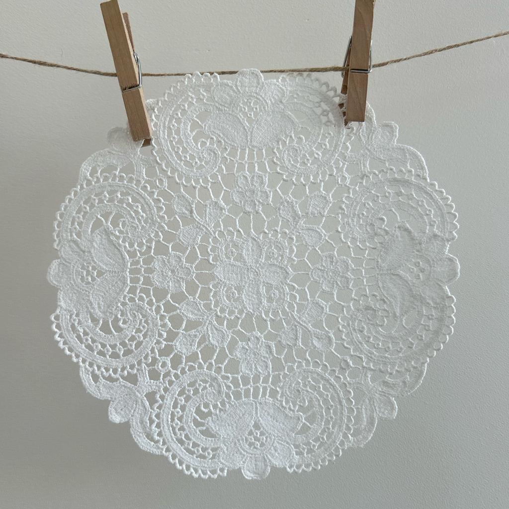 Небольшая ажурная салфетка